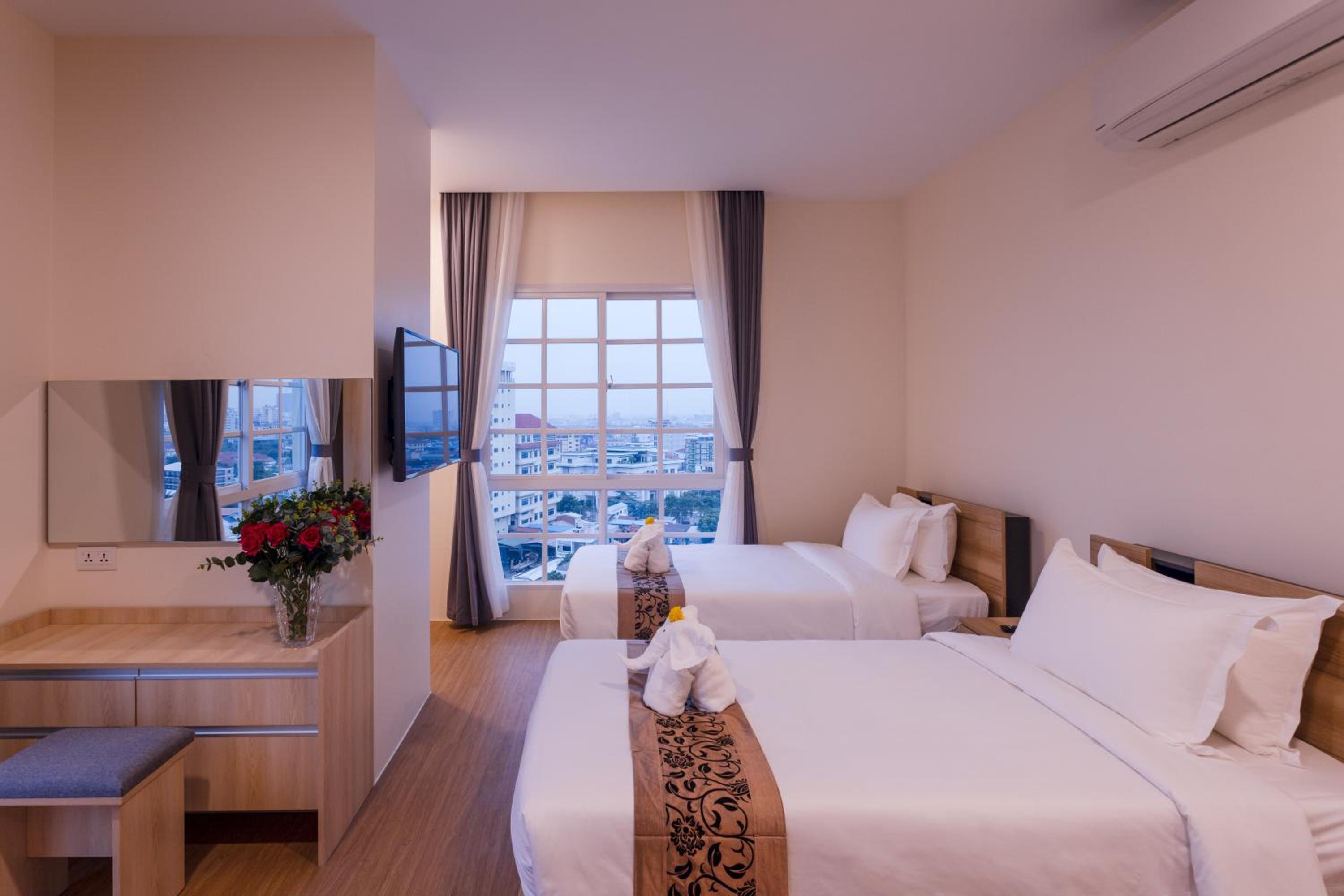 Family Suite Two-Bedrooms Apartment - Photo 8