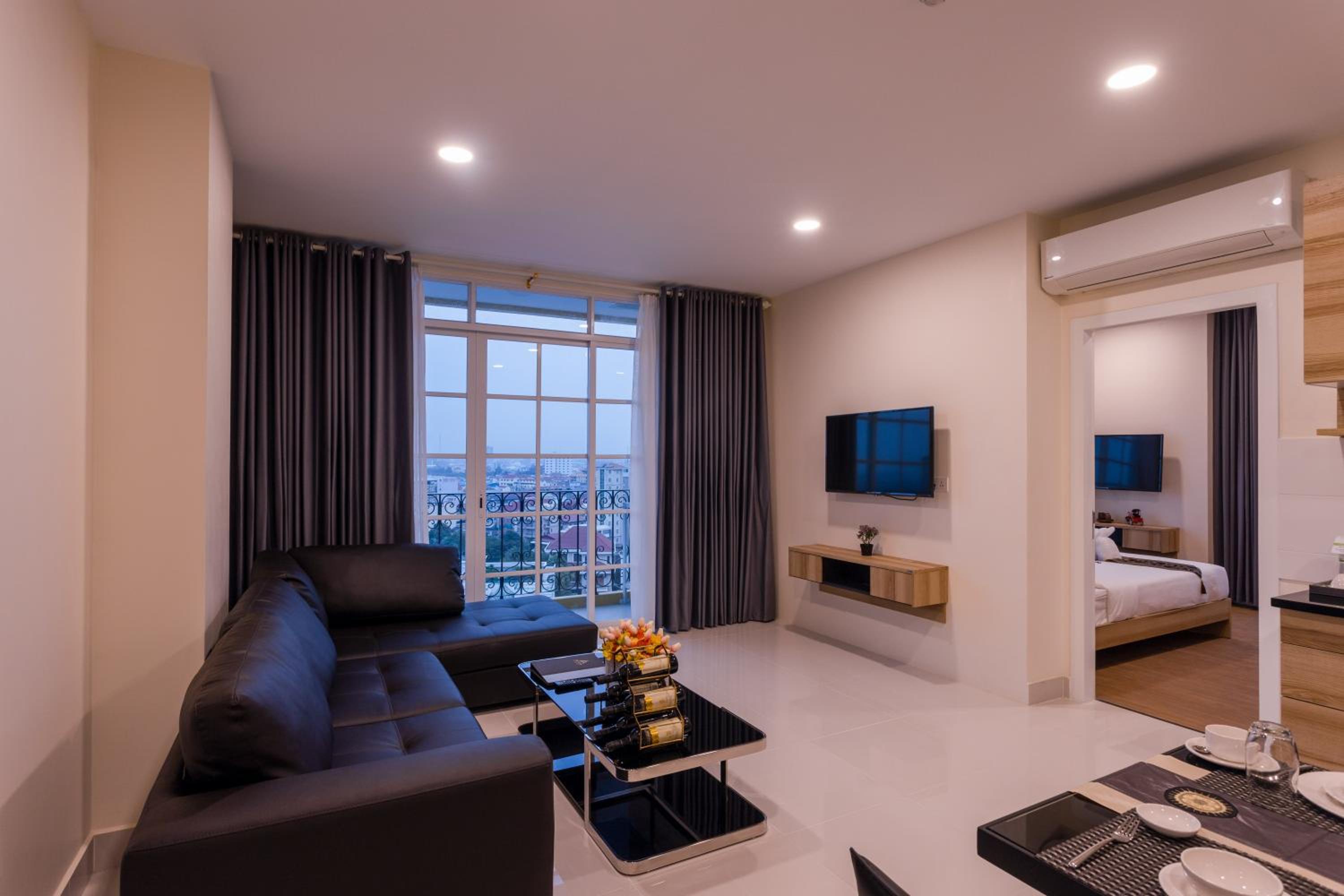 Family Suite Two-Bedrooms Apartment - Photo 26