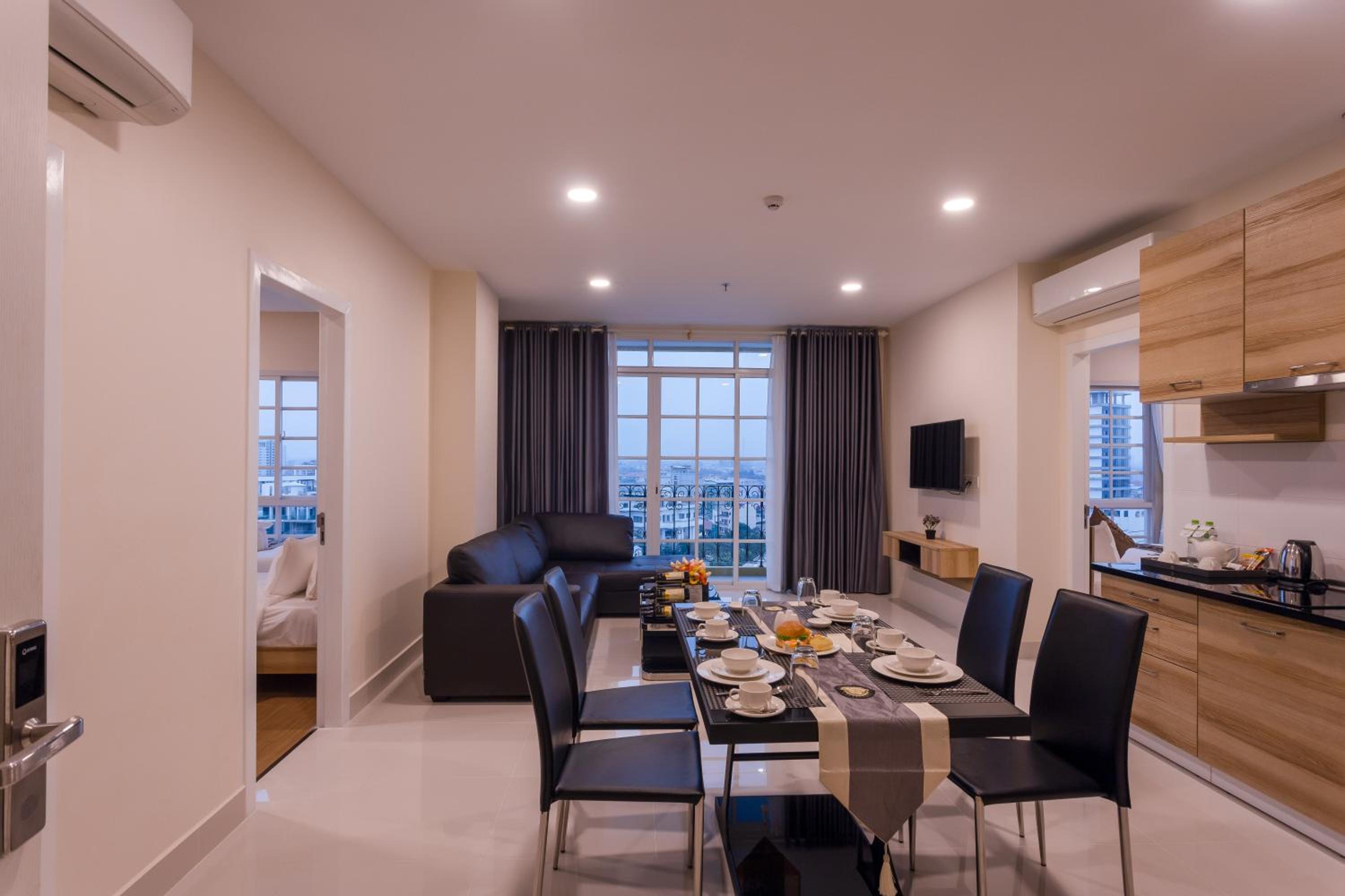 Family Suite Two-Bedrooms Apartment - Photo 1