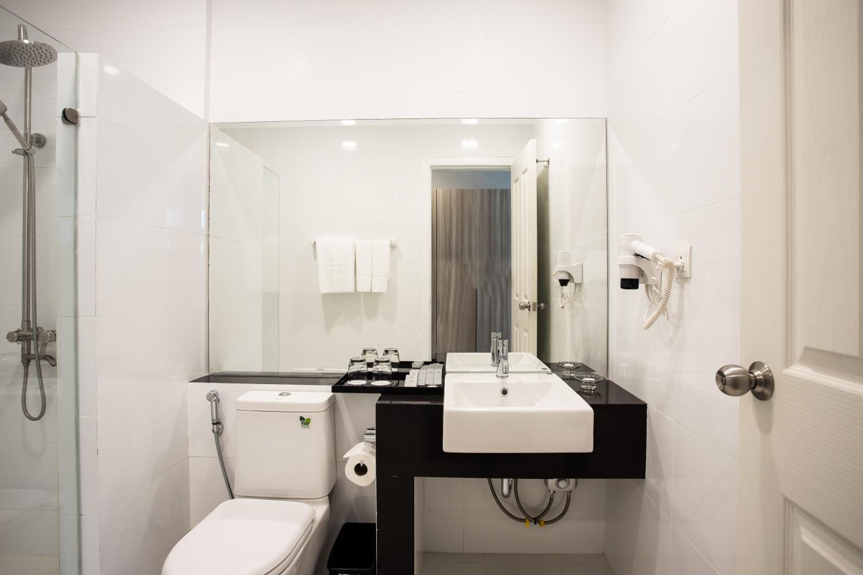 Superior One Bedroom Apartment - Photo 18