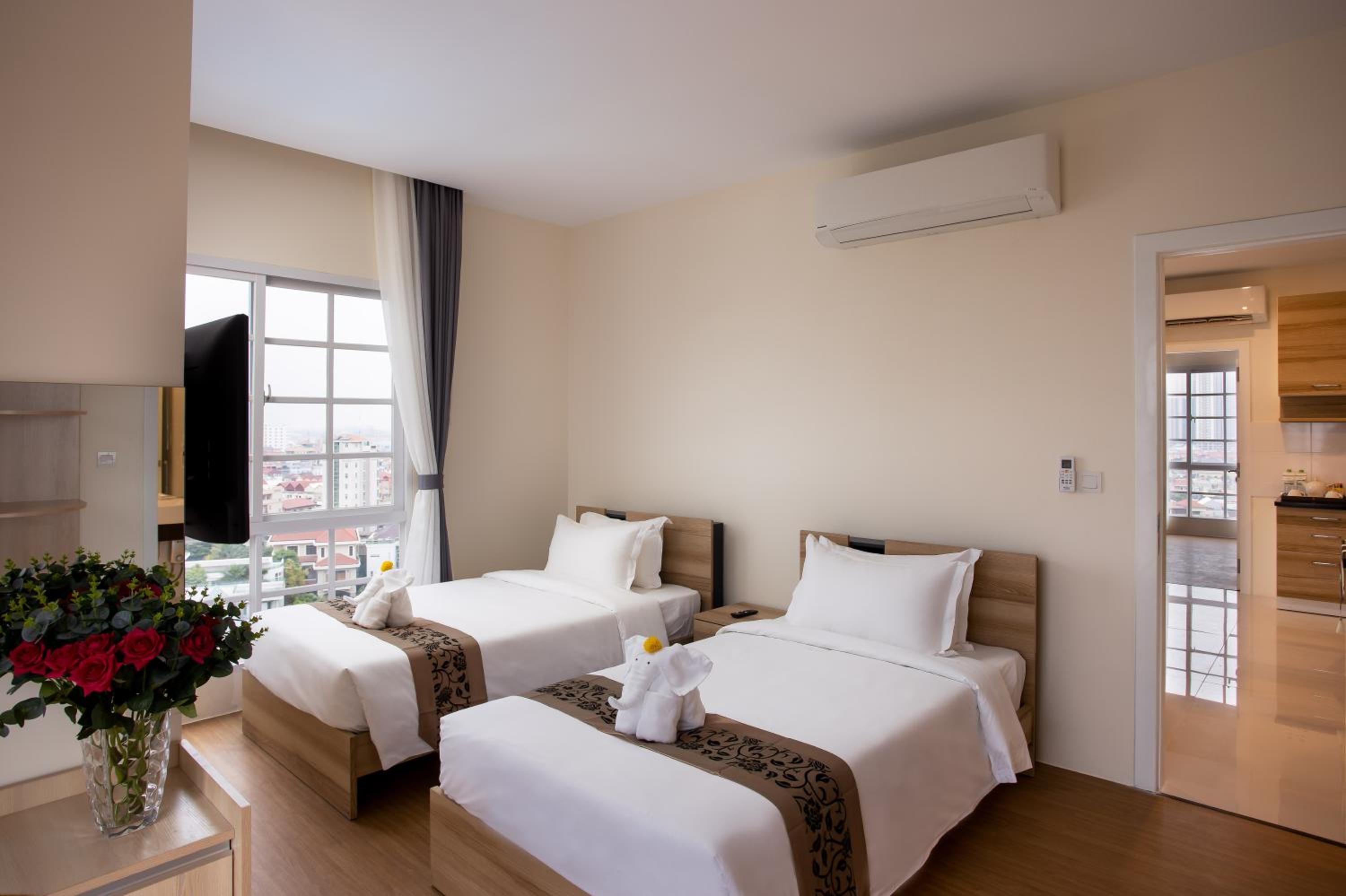 Family Suite Two-Bedrooms Apartment - Photo 27