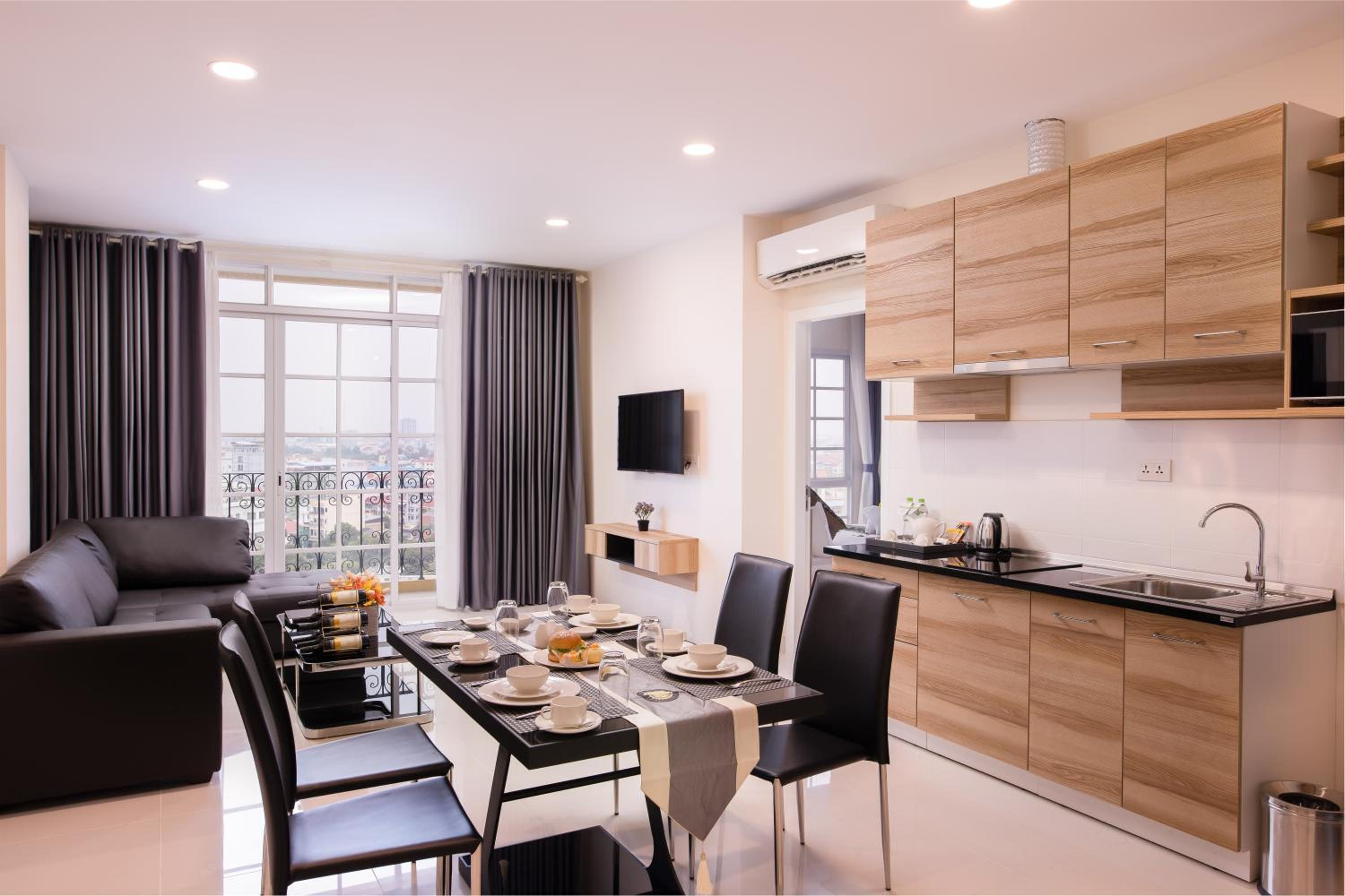 Family Suite Two-Bedrooms Apartment - Photo 2