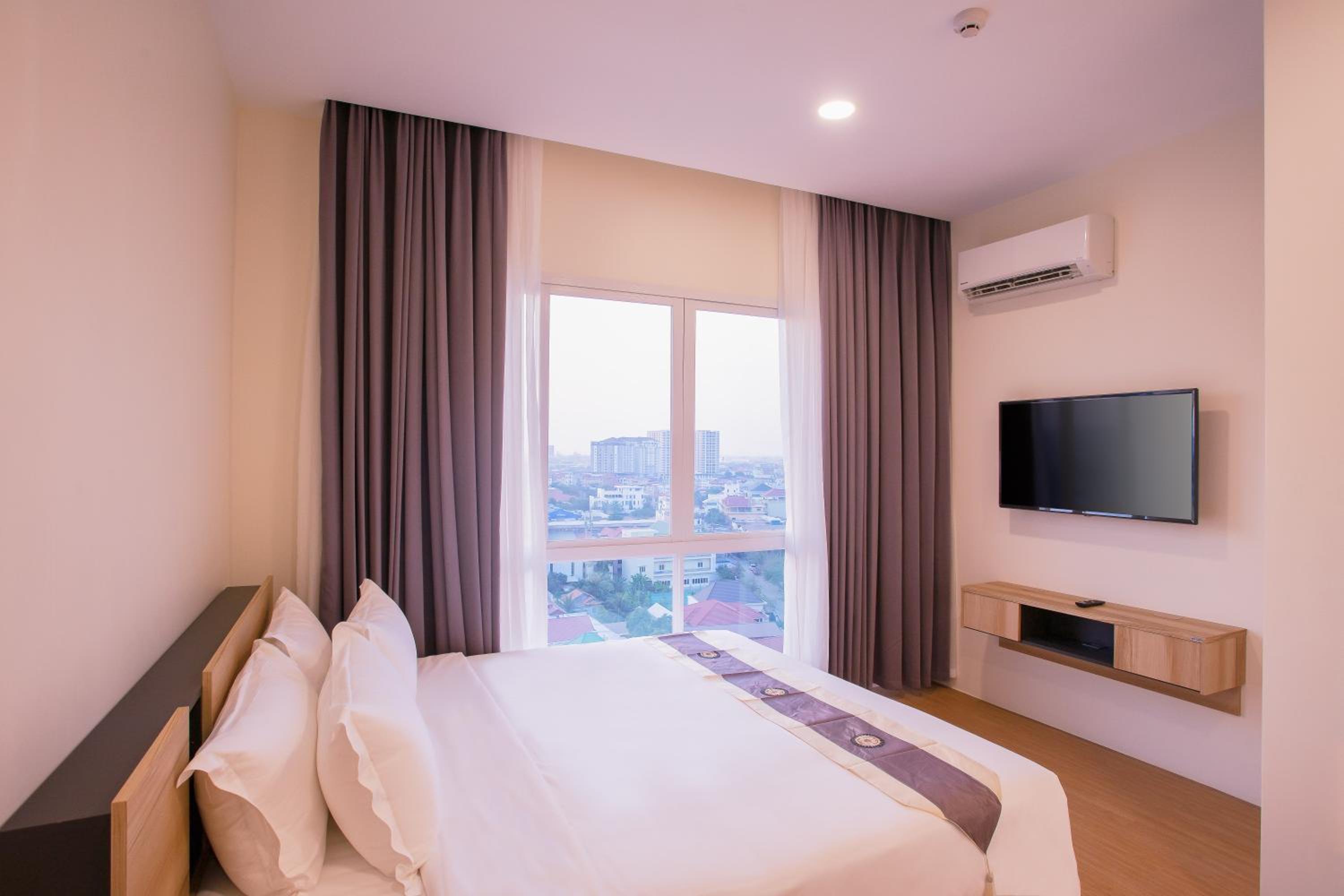 Family Suite Two-Bedrooms Apartment - Photo 22