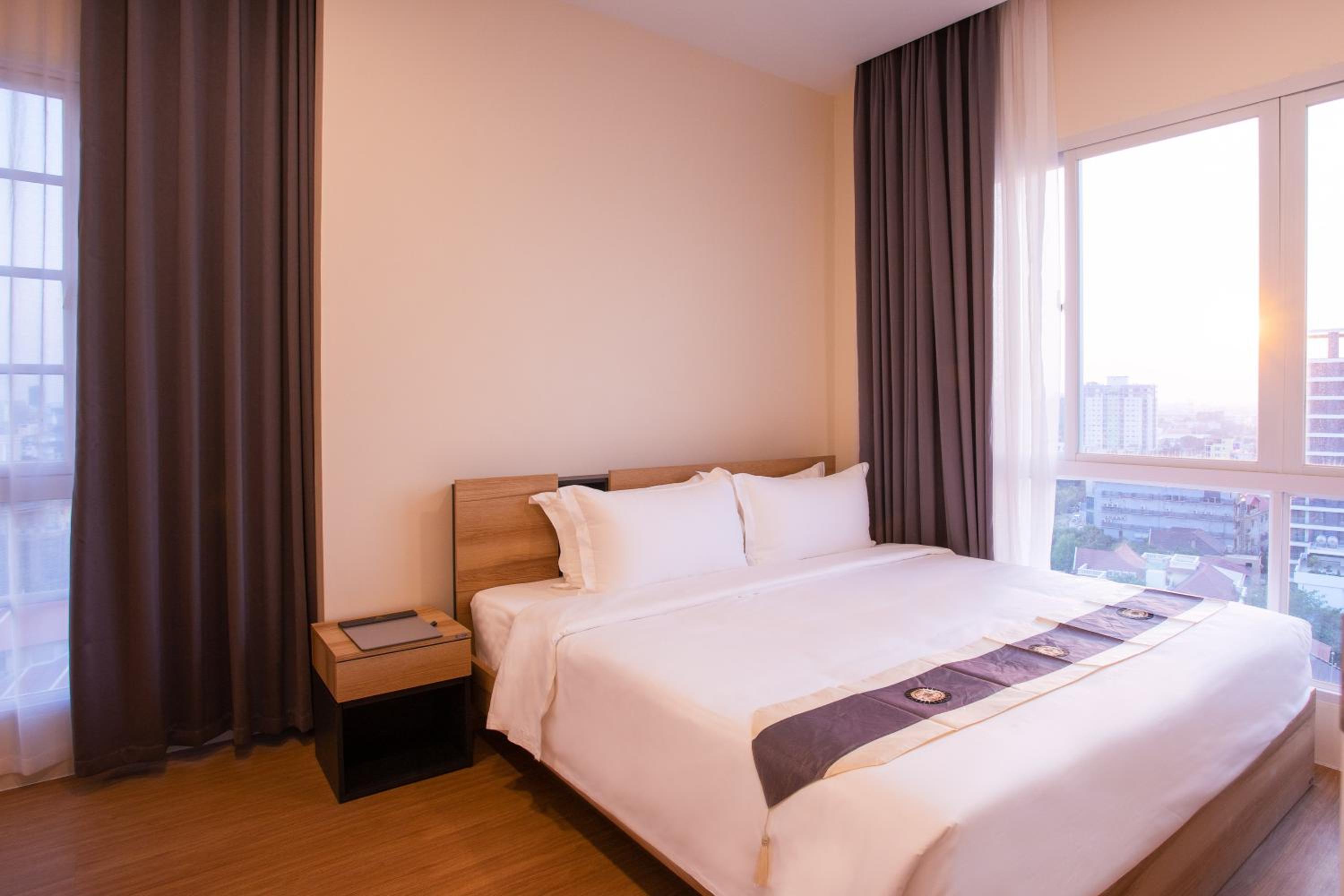Family Suite Two-Bedrooms Apartment - Photo 9
