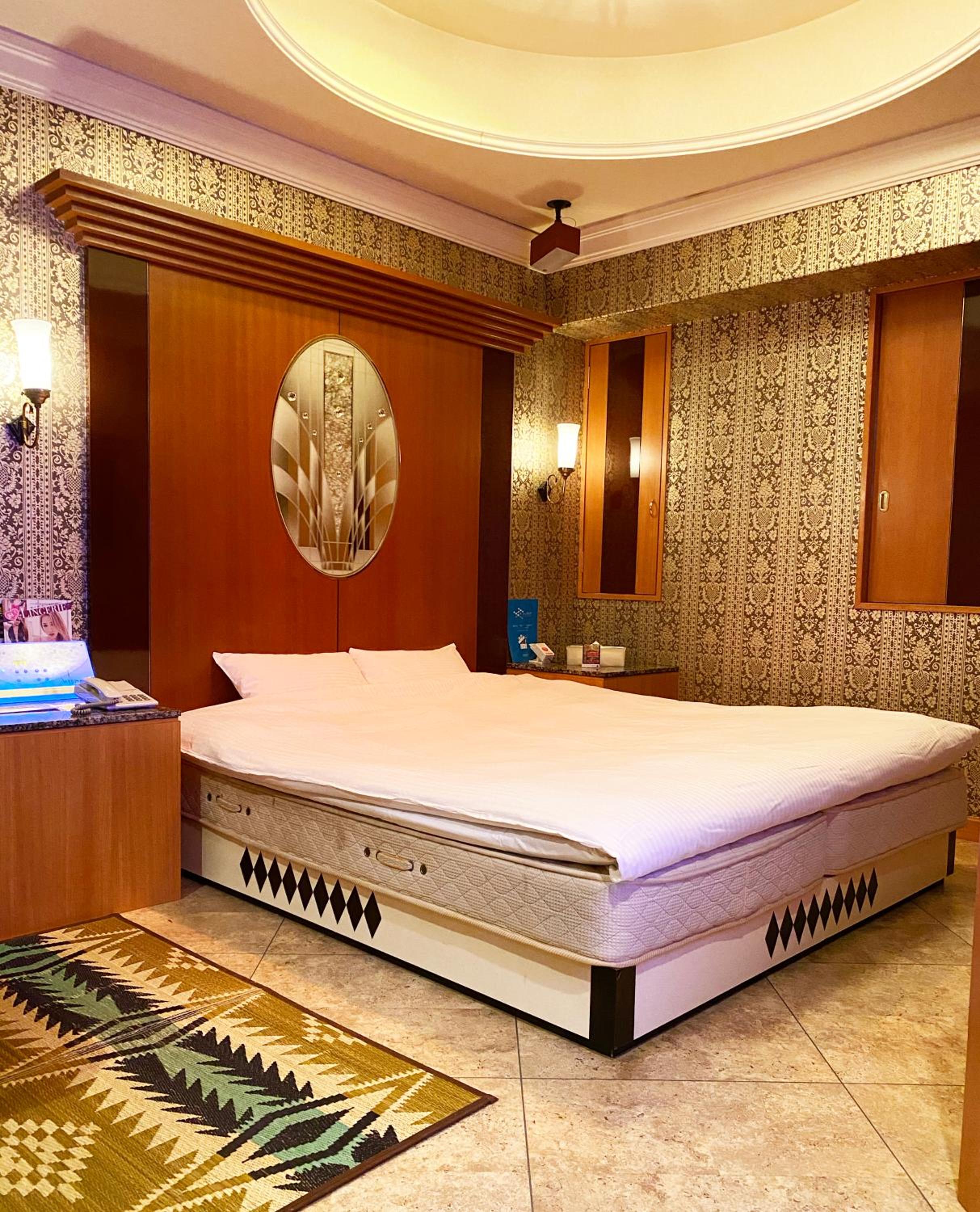 King Room with Spa Bath (Room Selected at Check-in) - Photo 24