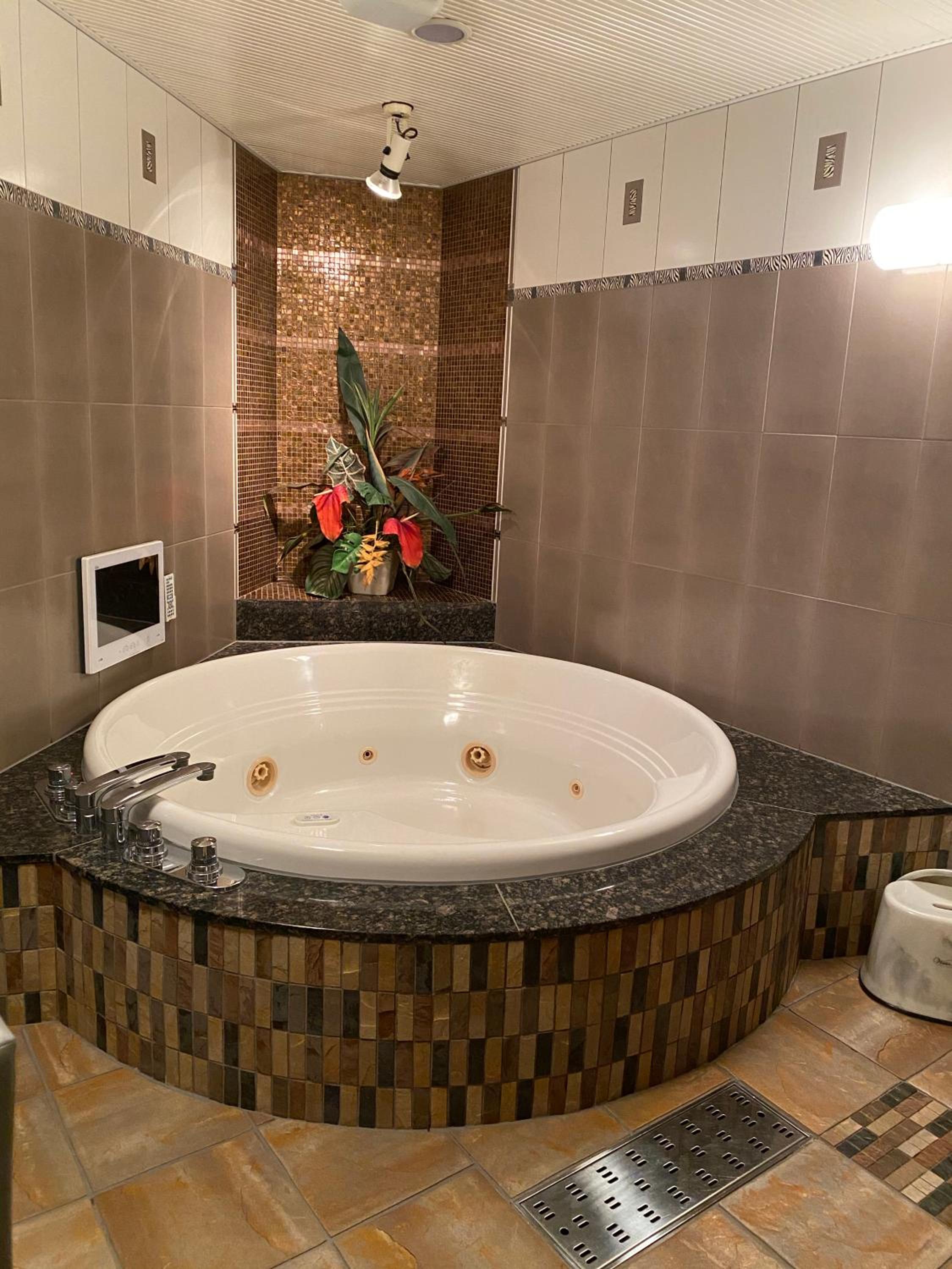 King Room with Spa Bath (Room Selected at Check-in) - Photo 12