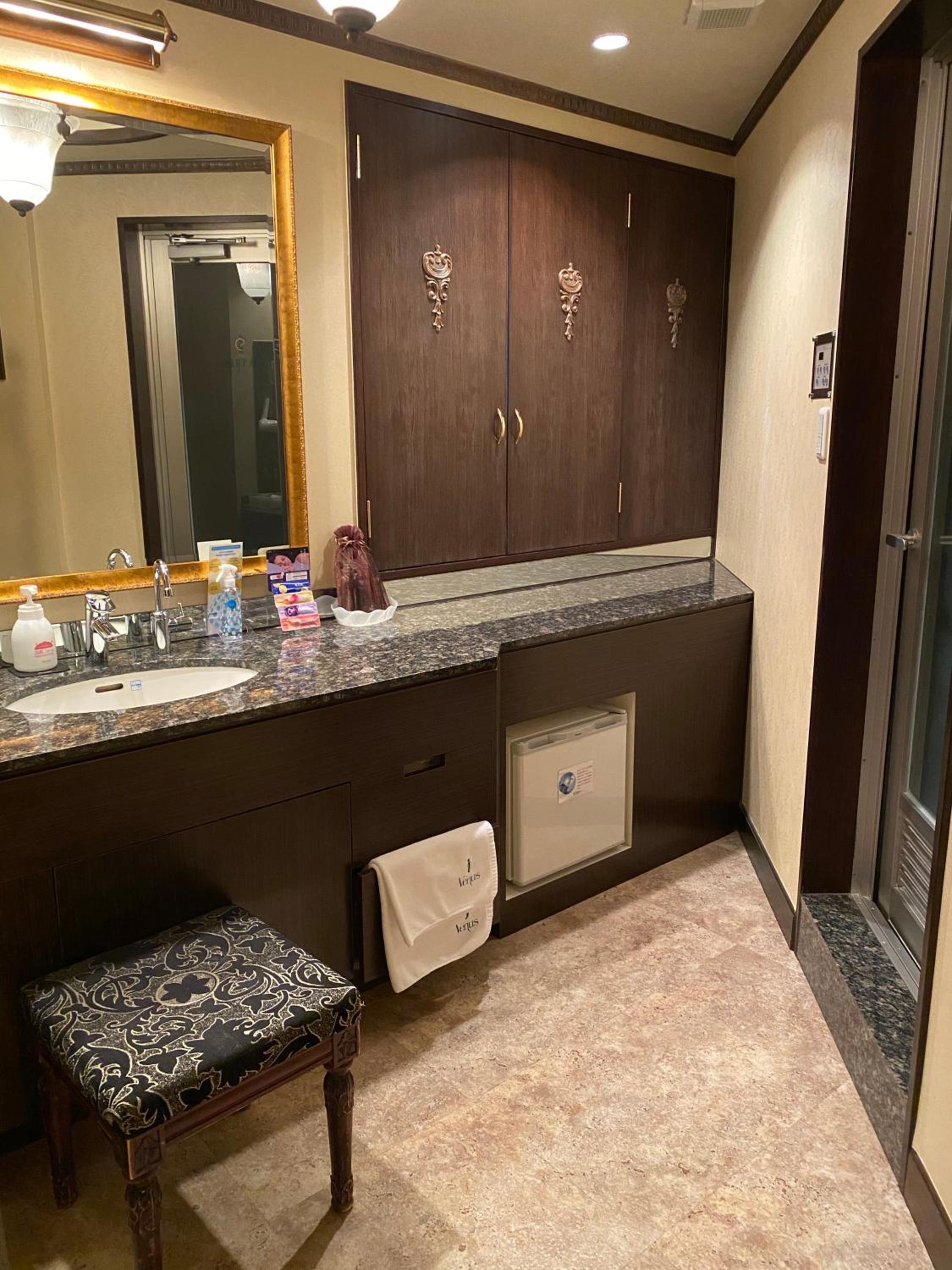 King Room with Spa Bath (Room Selected at Check-in) - Photo 7