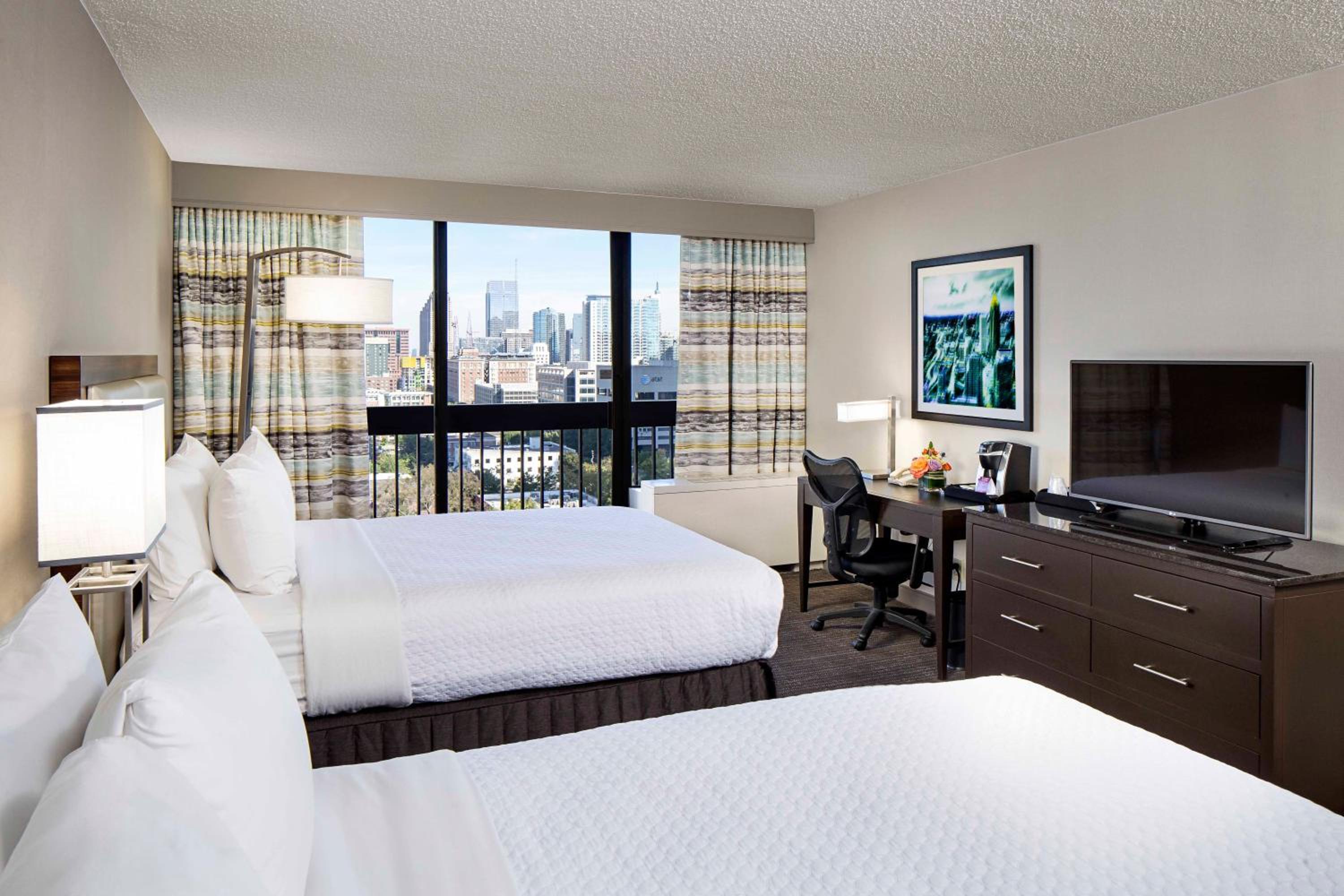 Standard Room with Two Queen Beds - Photo 4