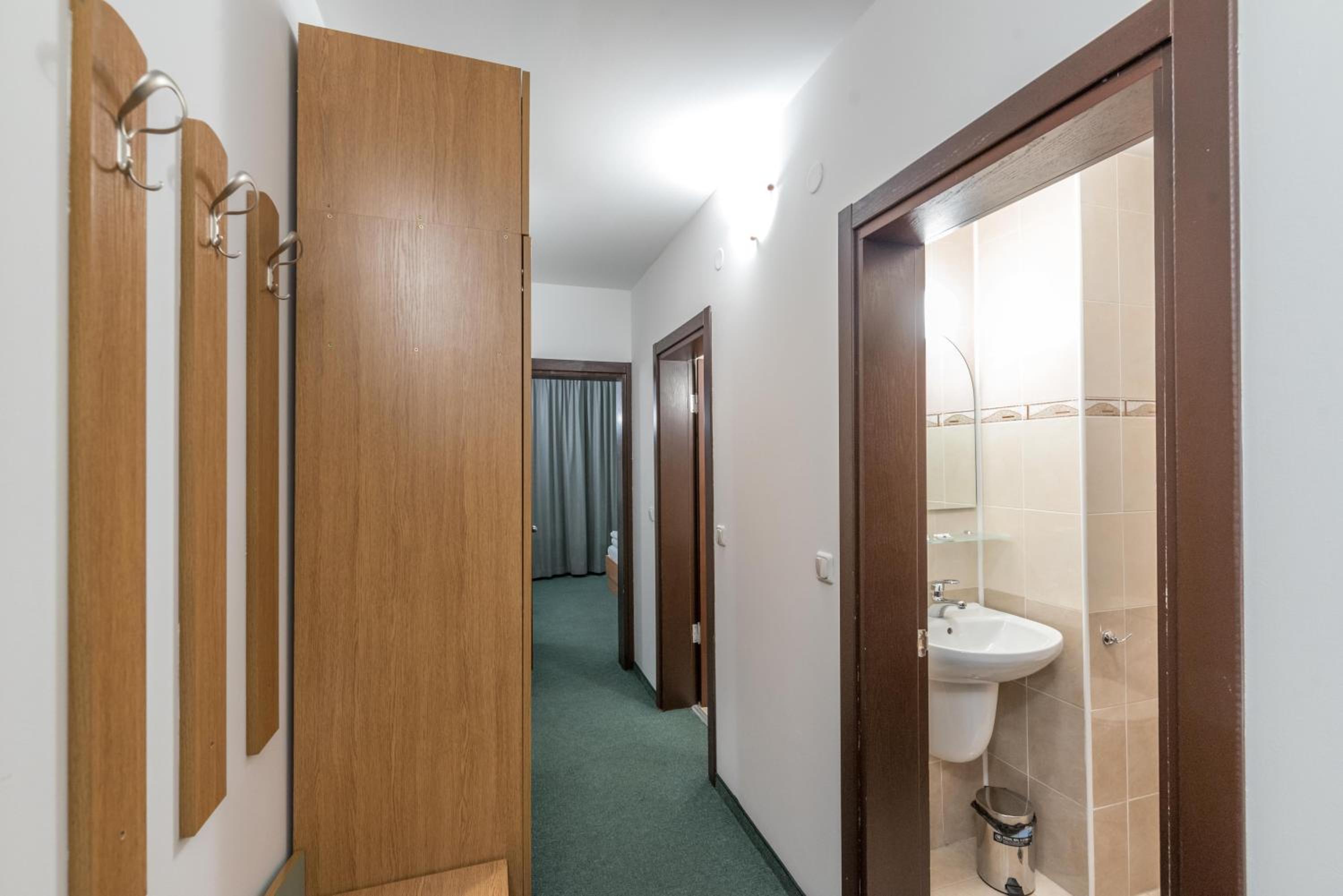 Two-Bedroom Suite - Photo 4