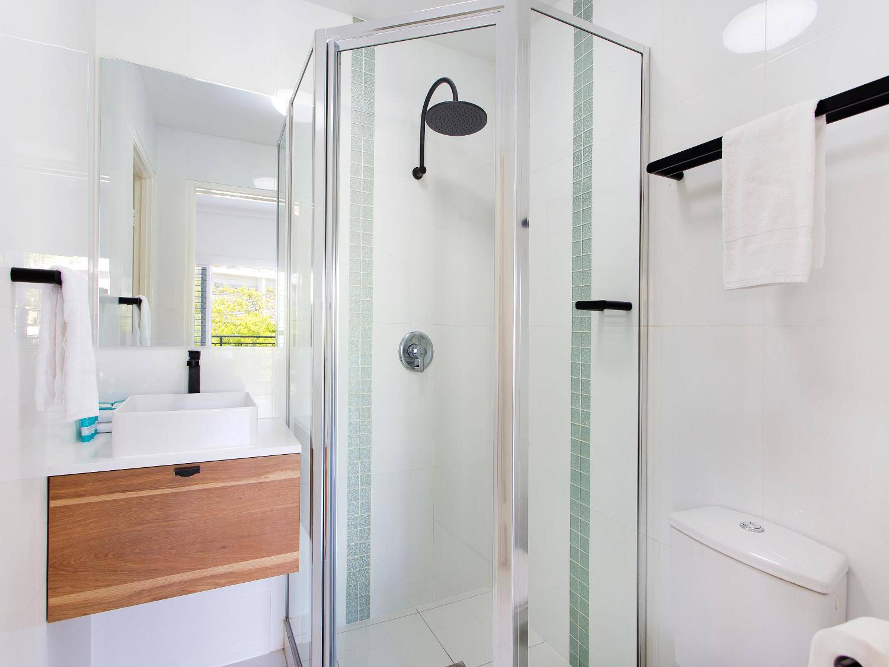 Deluxe Two Bedroom One Bathroom Apartment  photo 3
