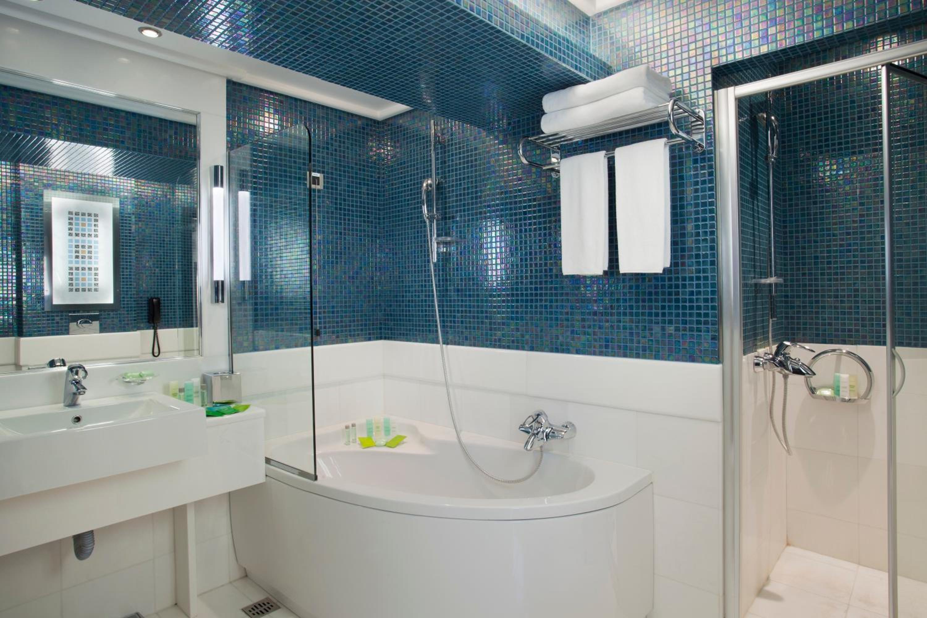 Junior King Suite photo 2