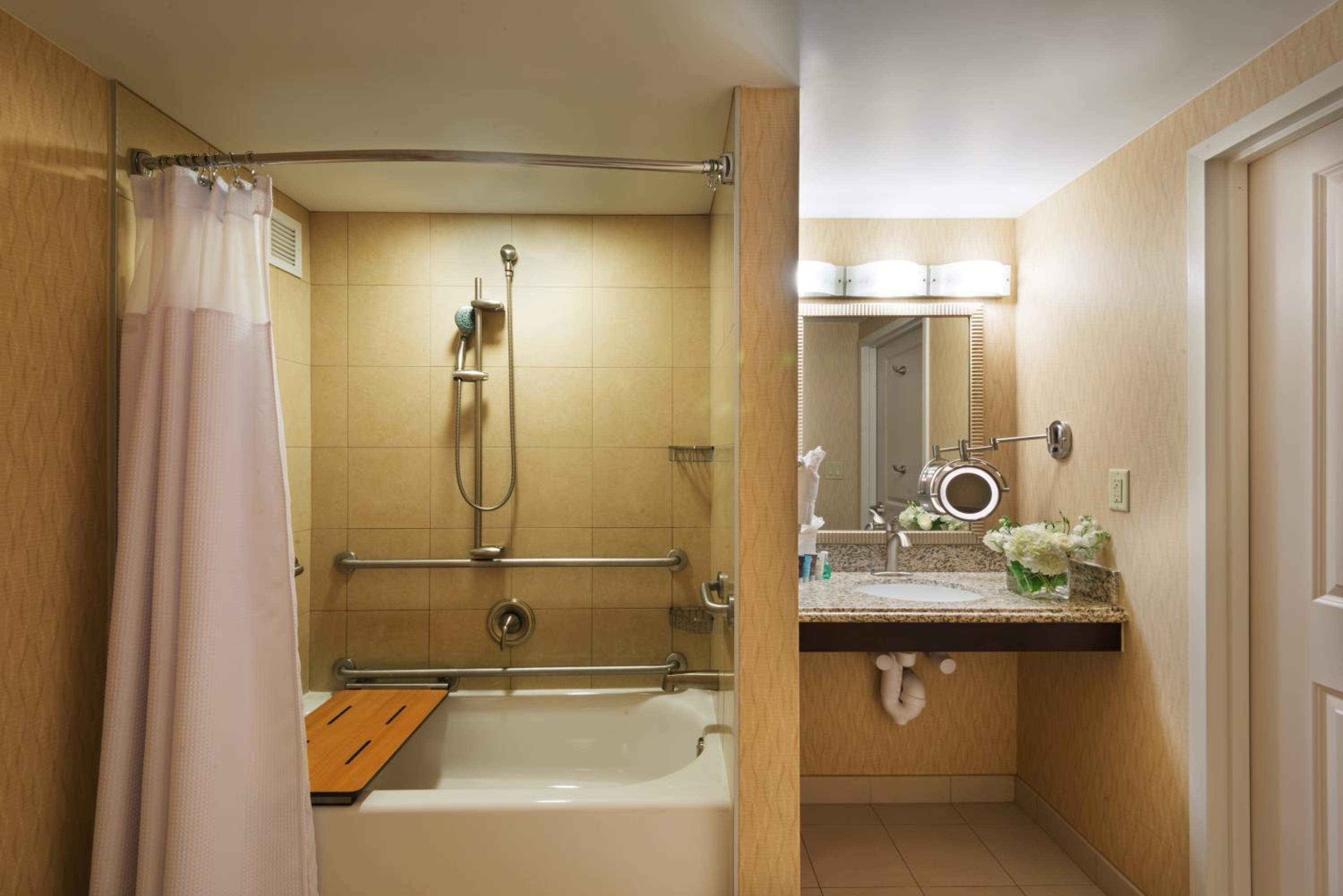 King Room - Mobility Access/Hearing Accessible photo 2