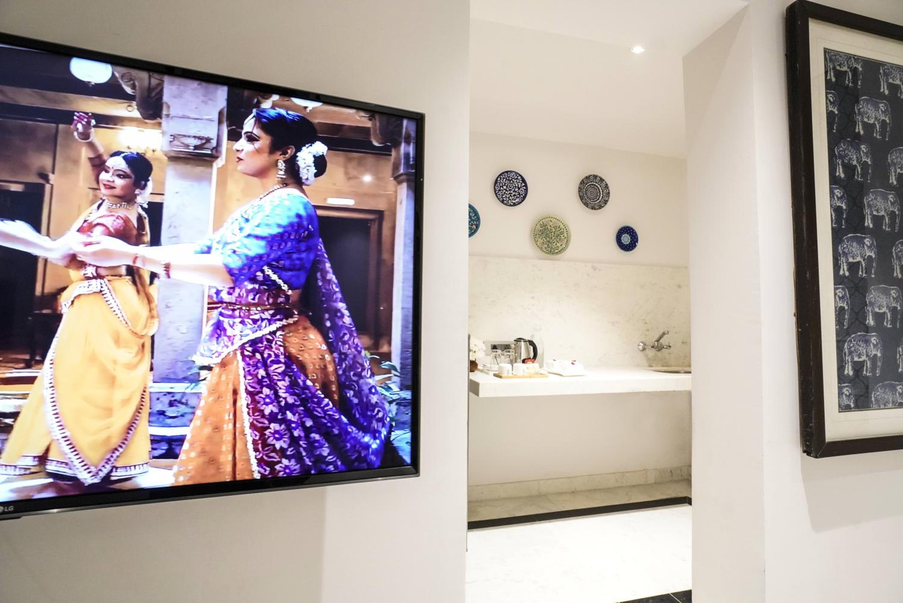 Royal Nest Suite - Photo 13