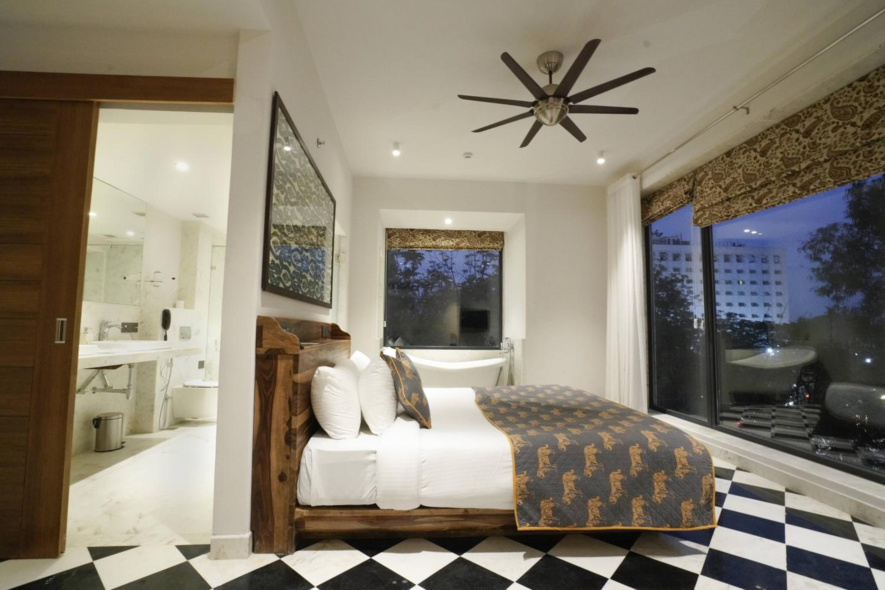 Royal Nest Suite - Photo 9