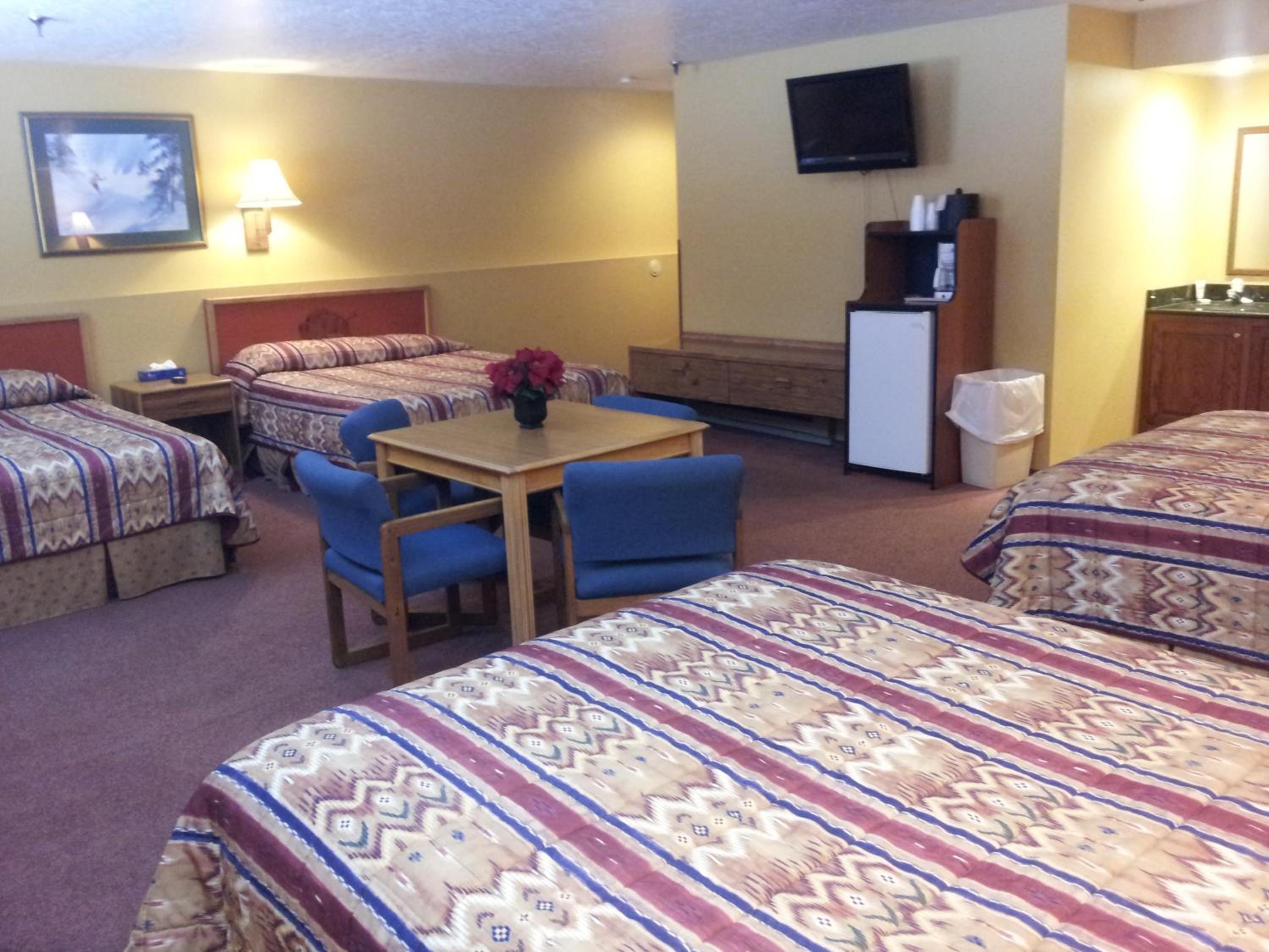 Large Family Room photo 1