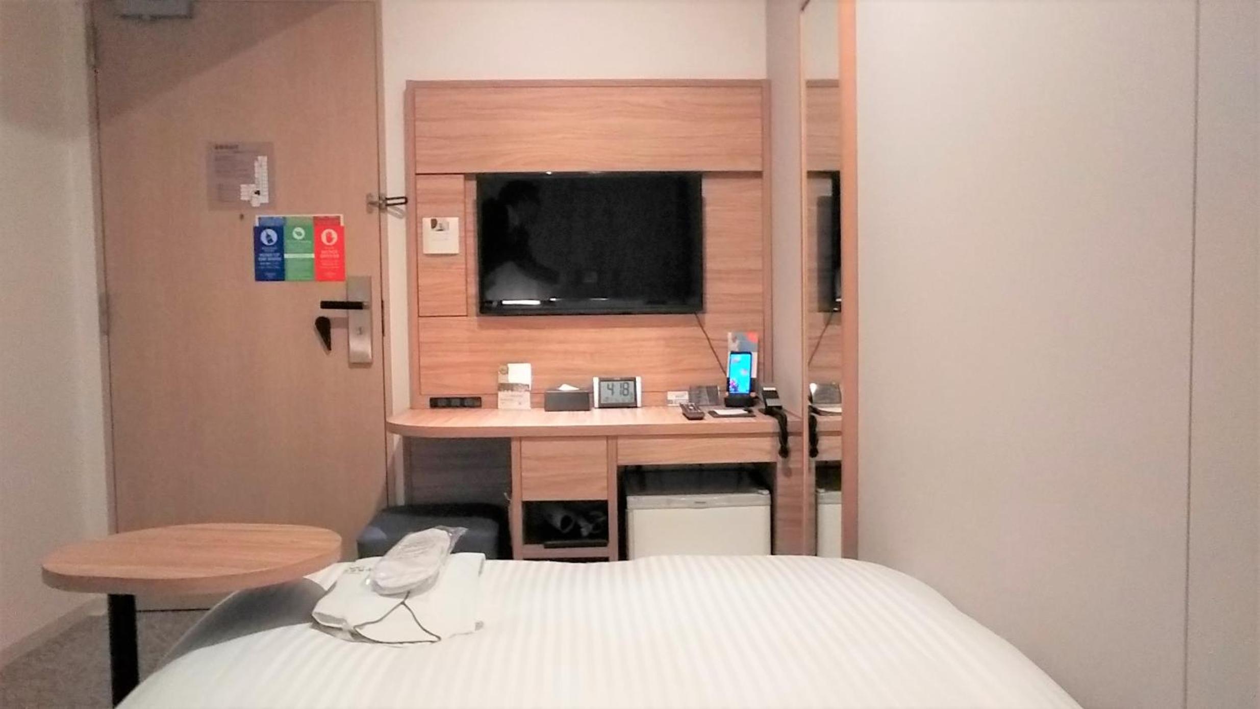 Single Room - Smoking photo 3