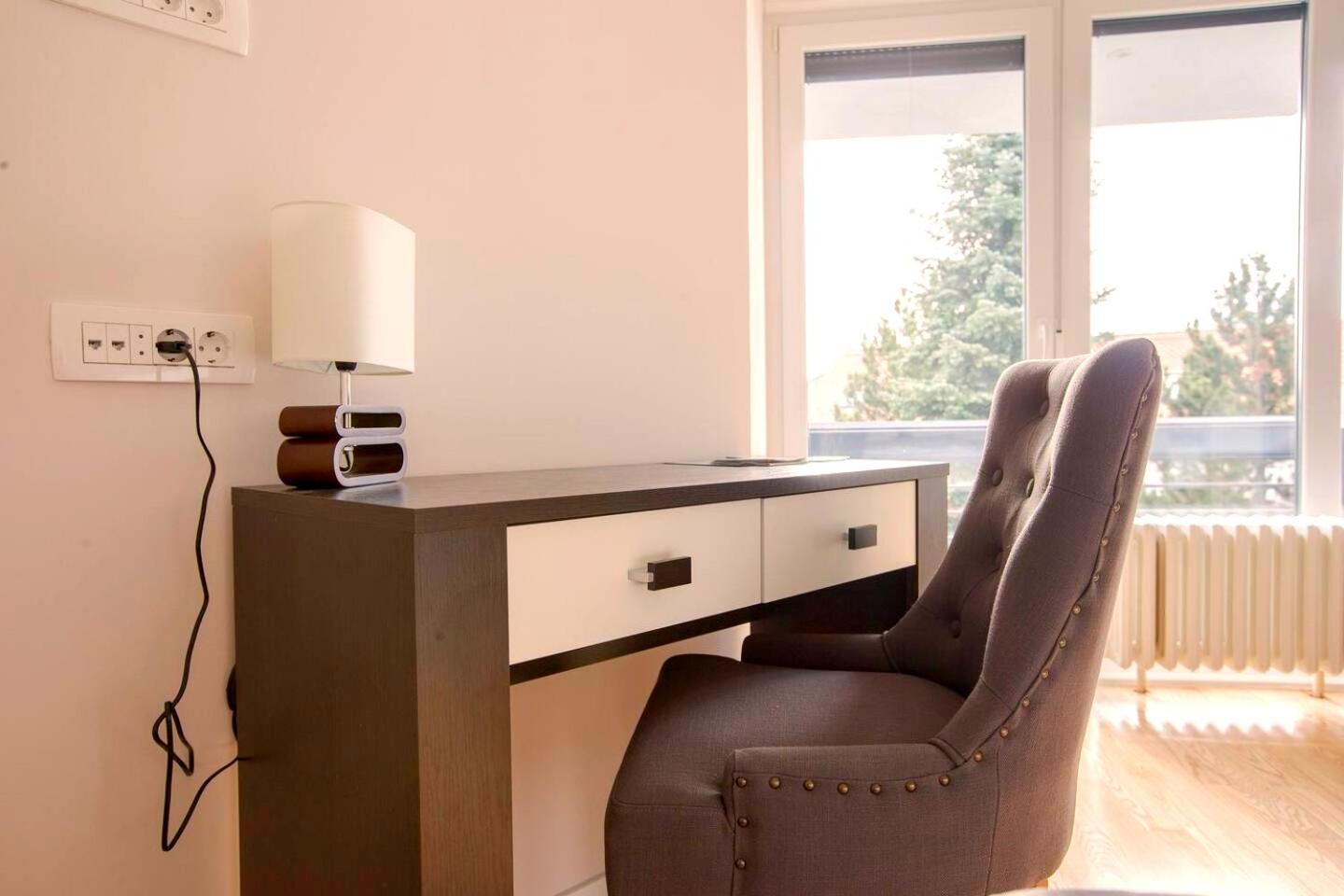One-Bedroom Suite - Photo 5