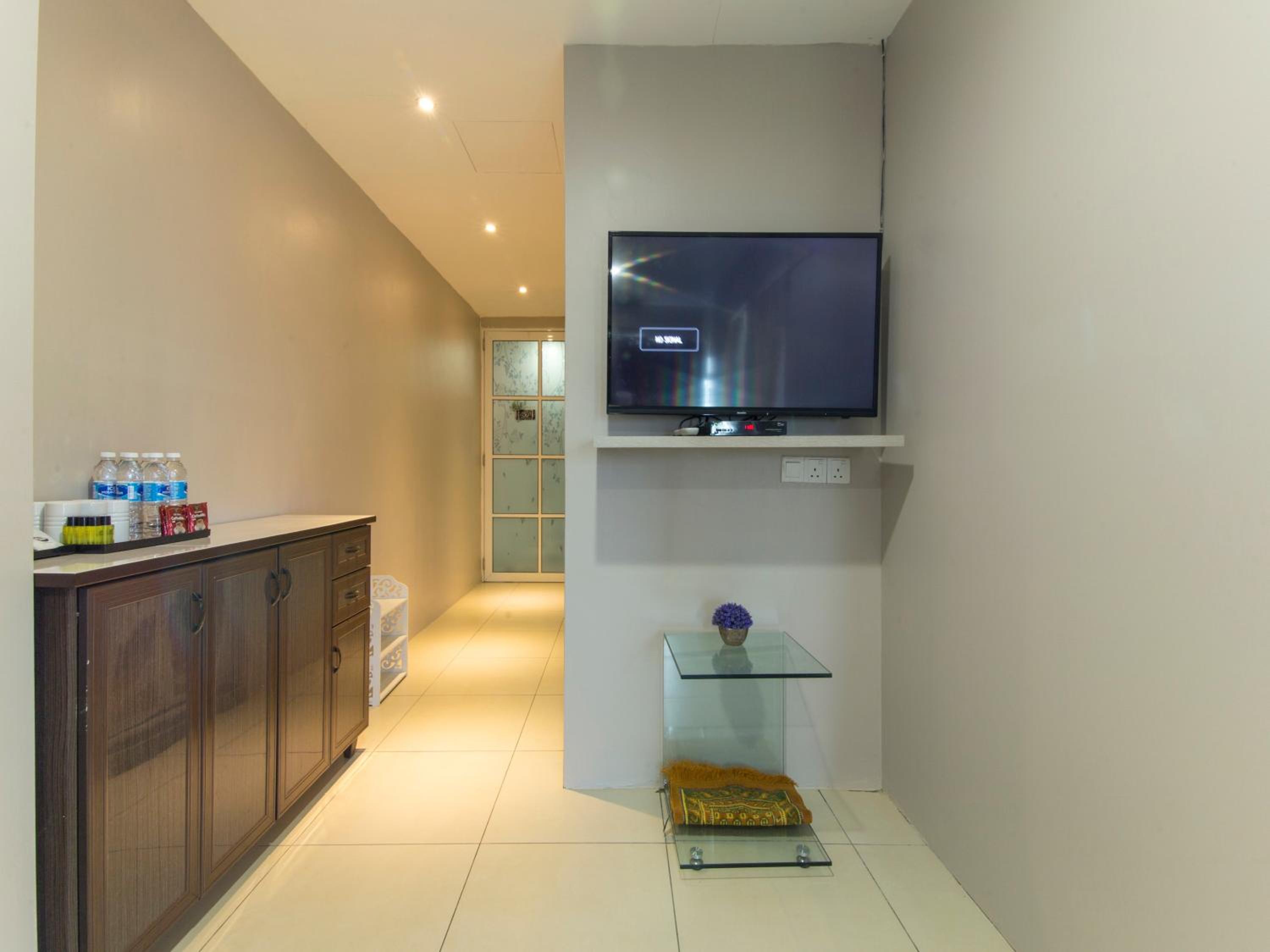 Superior Family Room photo 3