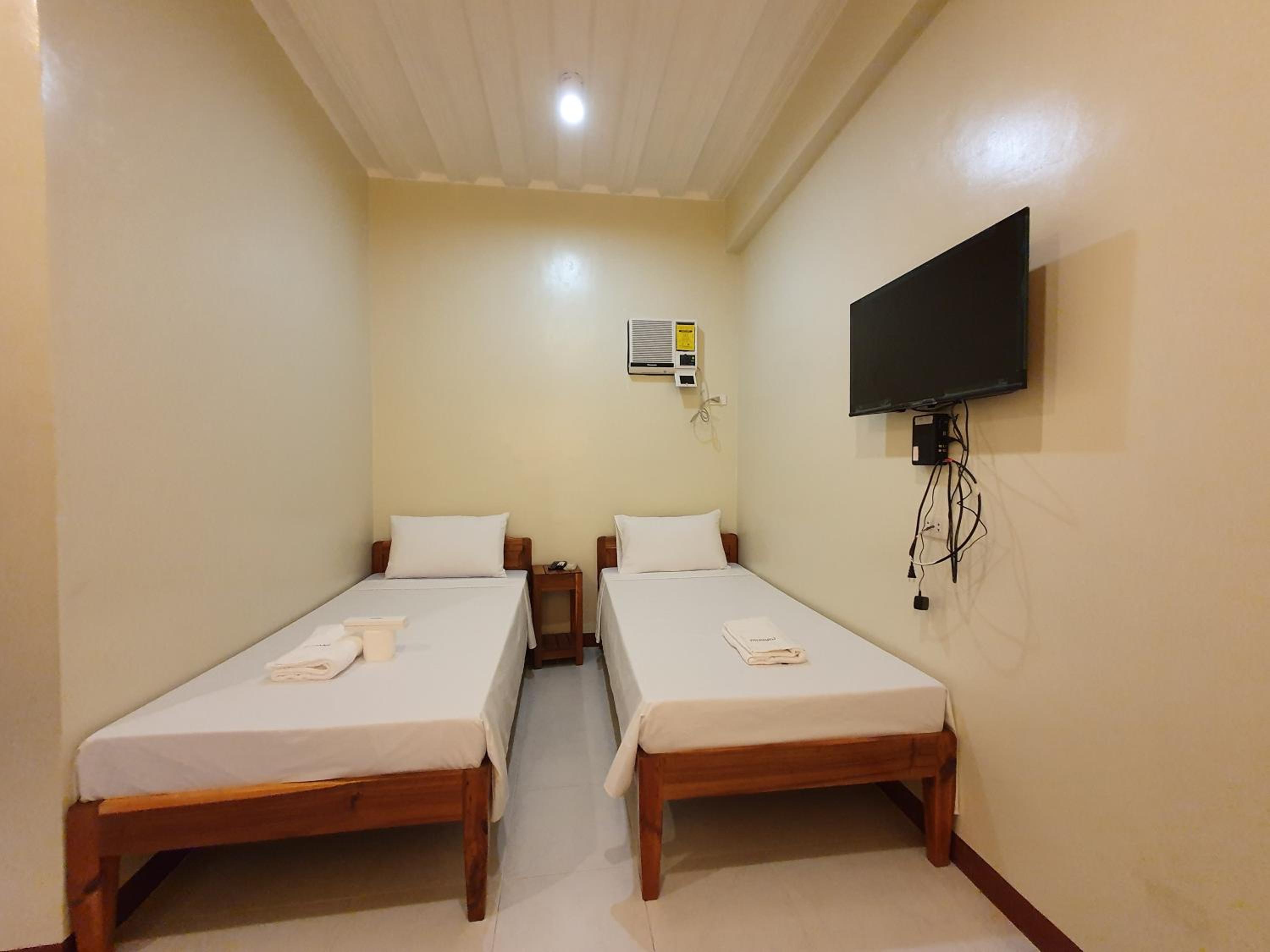 Twin Room with Private Bathroom photo 1