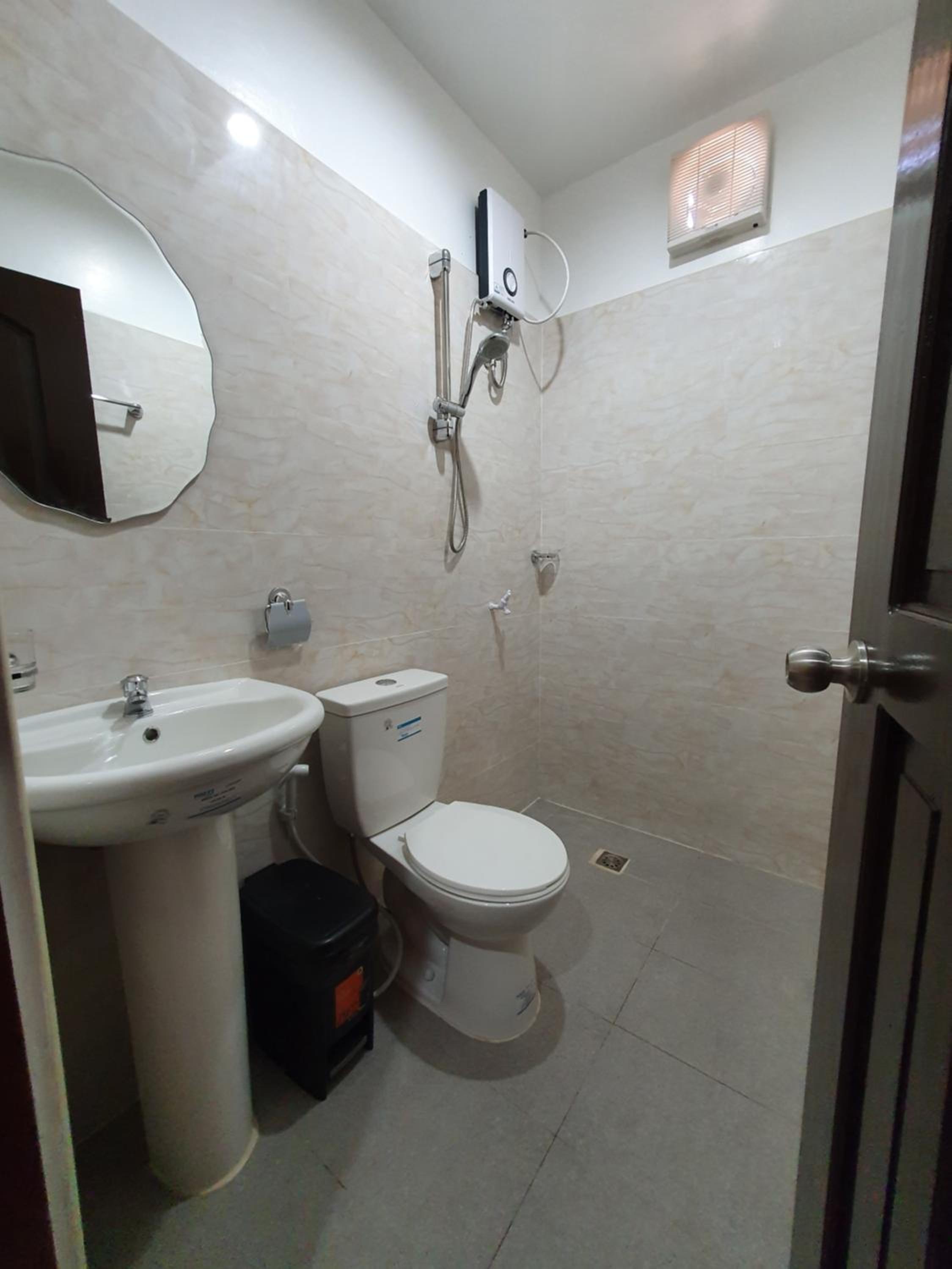 Twin Room with Private Bathroom photo 3