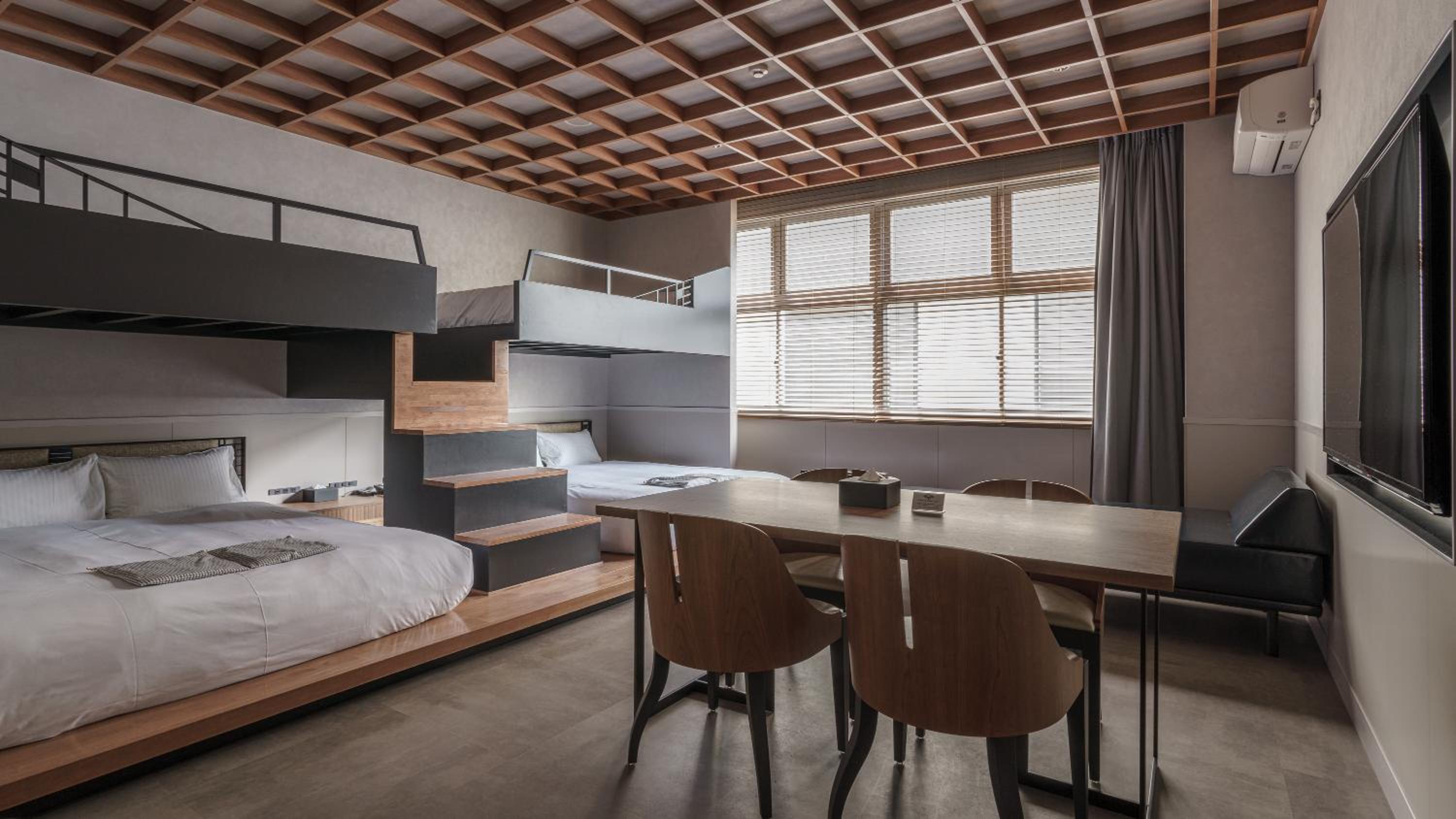 Superior Family Room with Bunk Beds - Photo 10