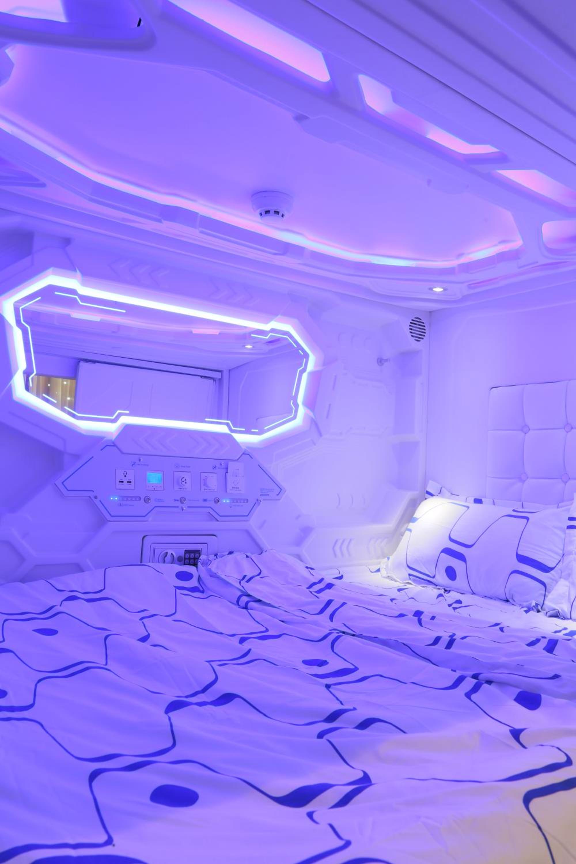 Bunk Bed in Mixed Dormitory Room