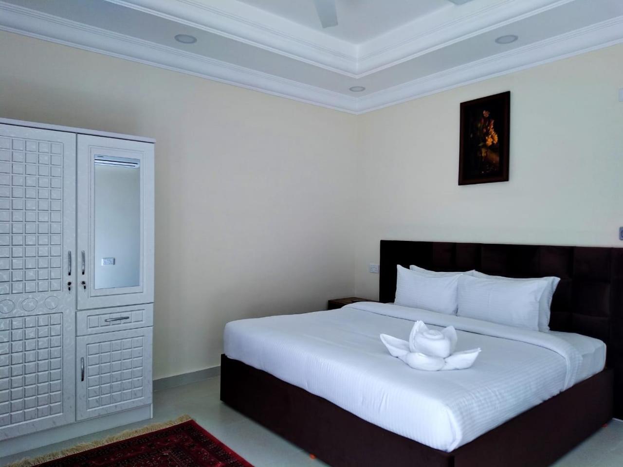 Villa with Private Pool - Photo 10