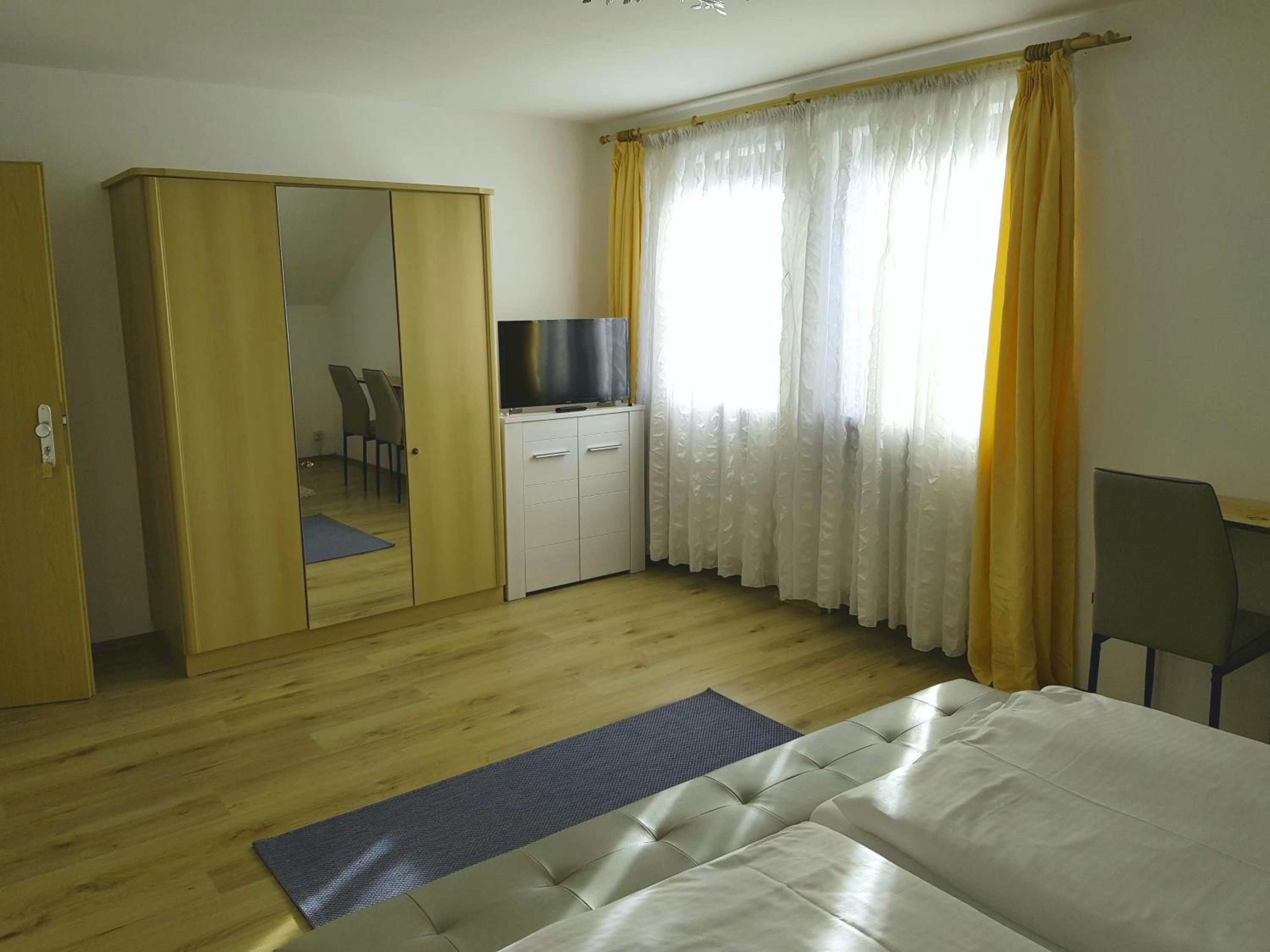 Double Room - Photo 8