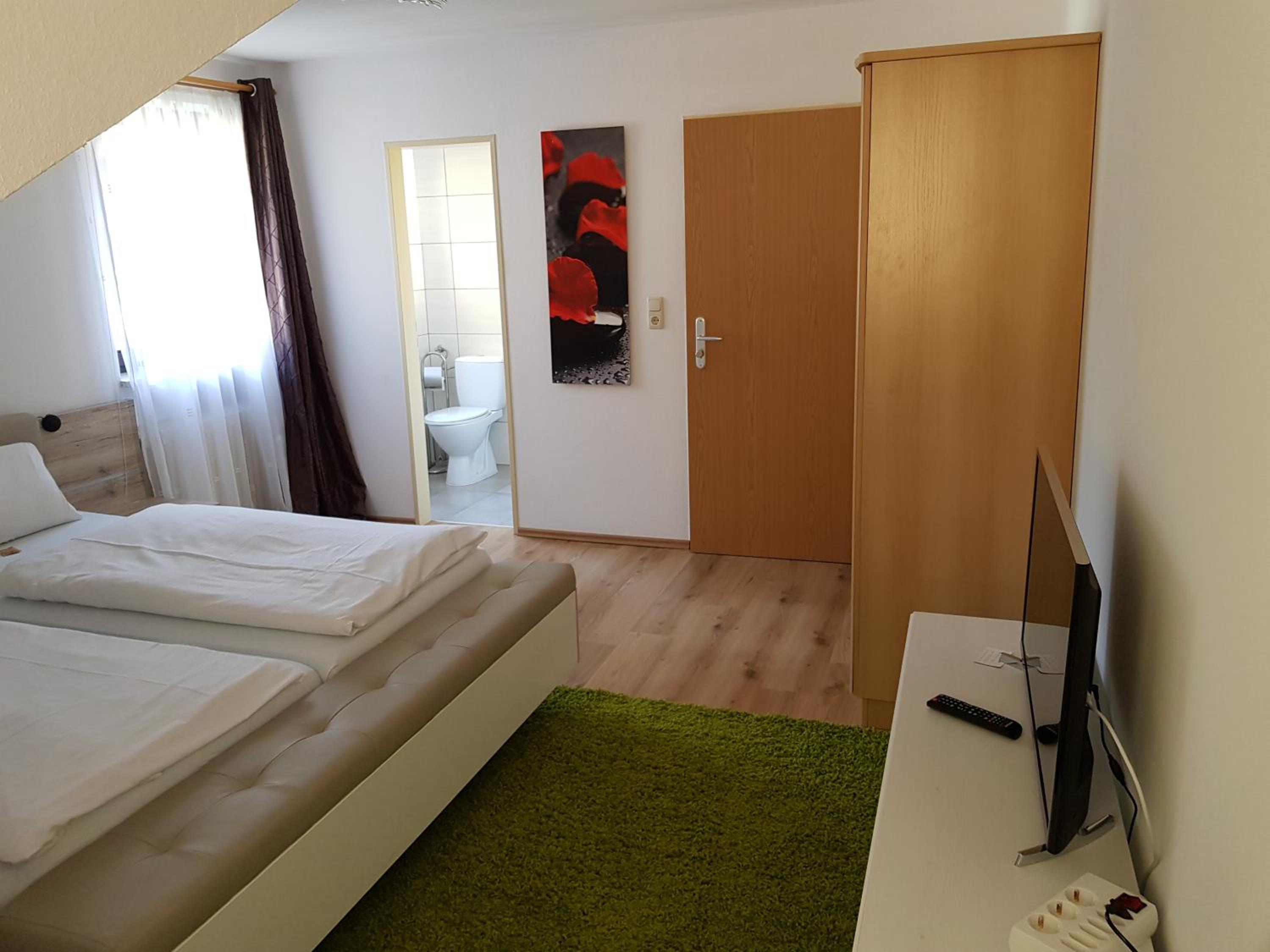 Double Room - Photo 18