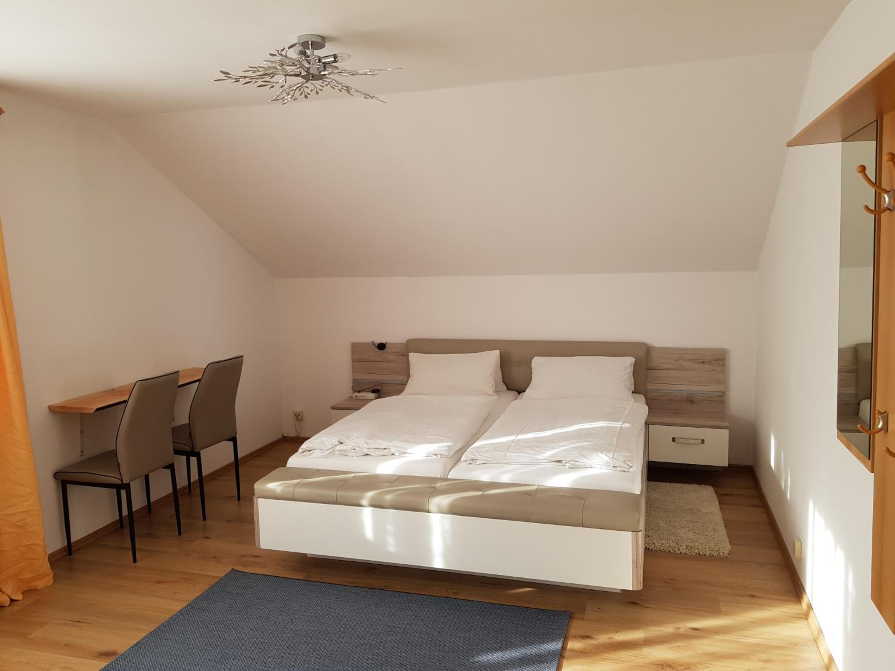 Double Room - Photo 7