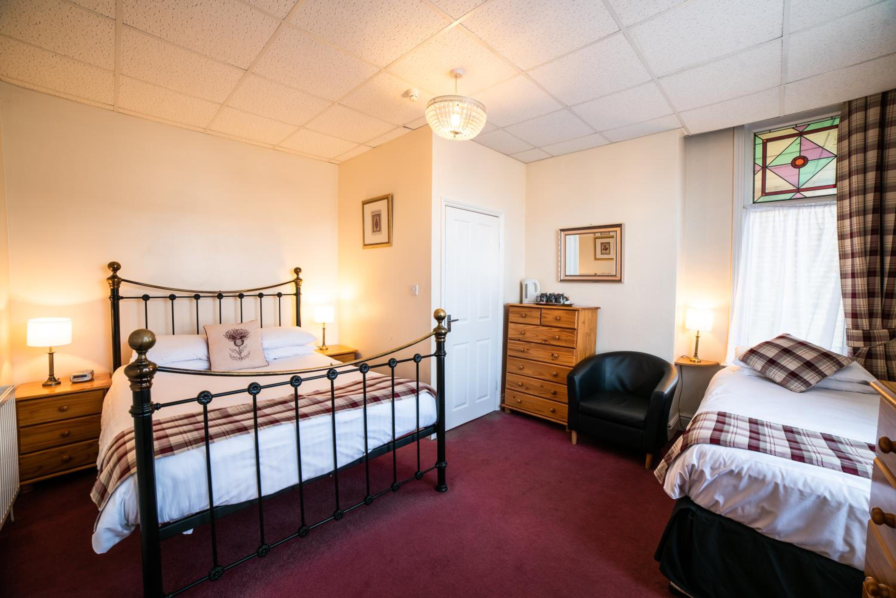 Standard Twin Room - Photo 3