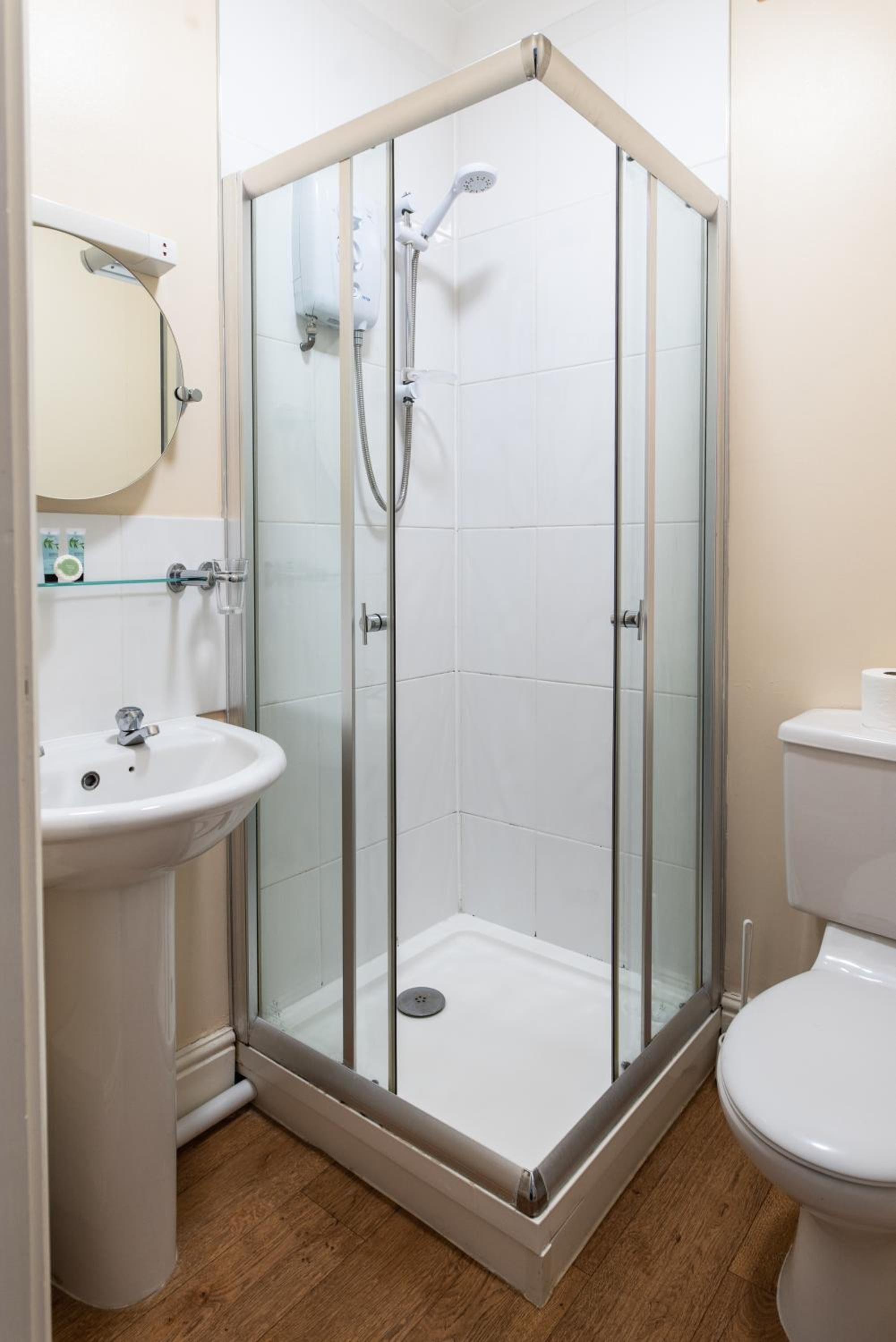 Standard  Double Room - Photo 4
