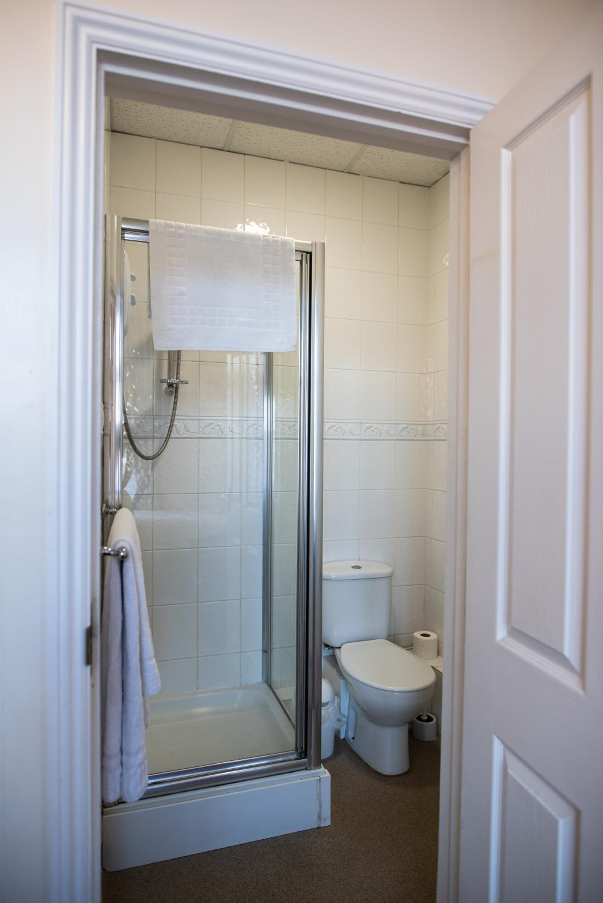 Standard Twin Room - Photo 4