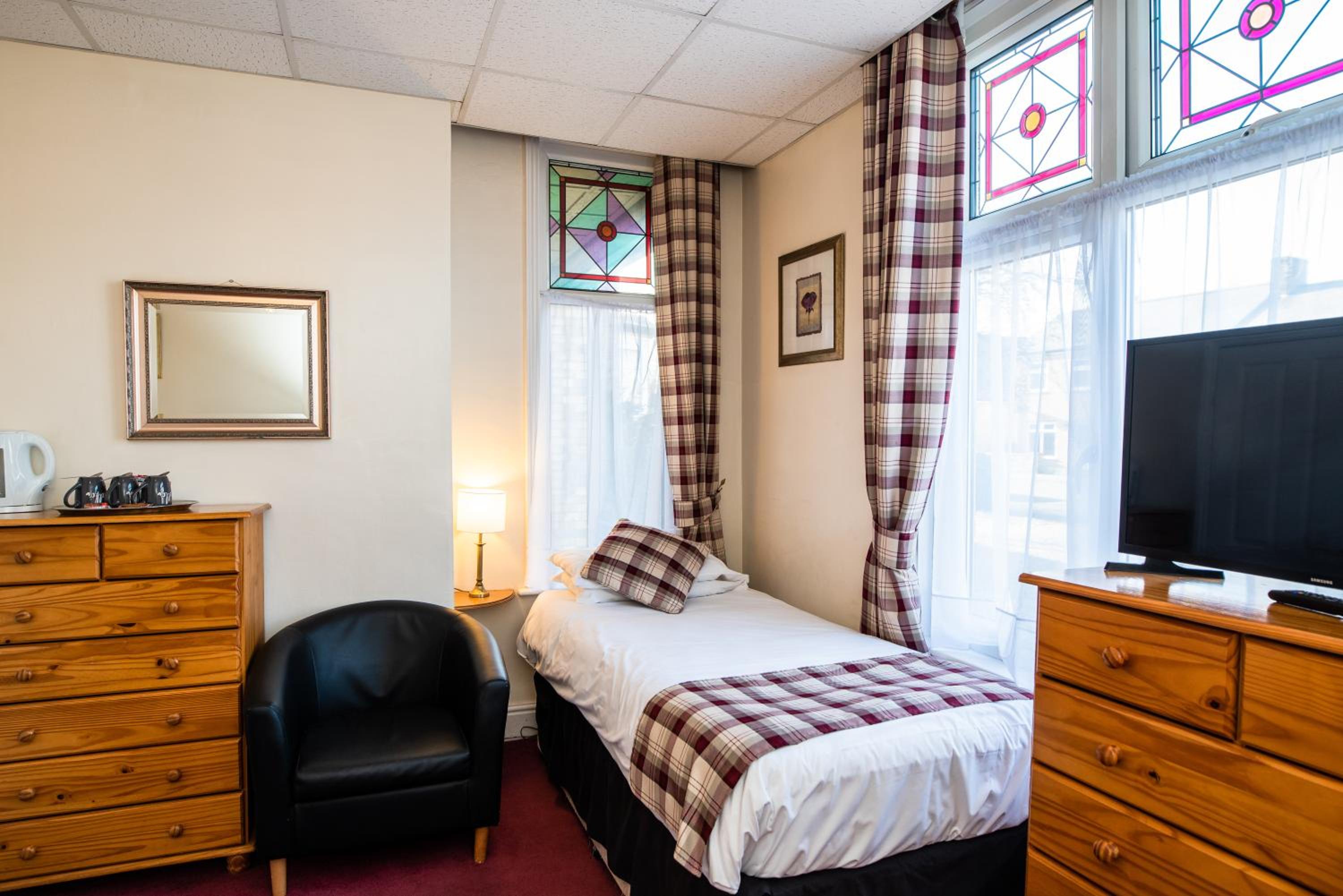Standard Twin Room - Photo 2