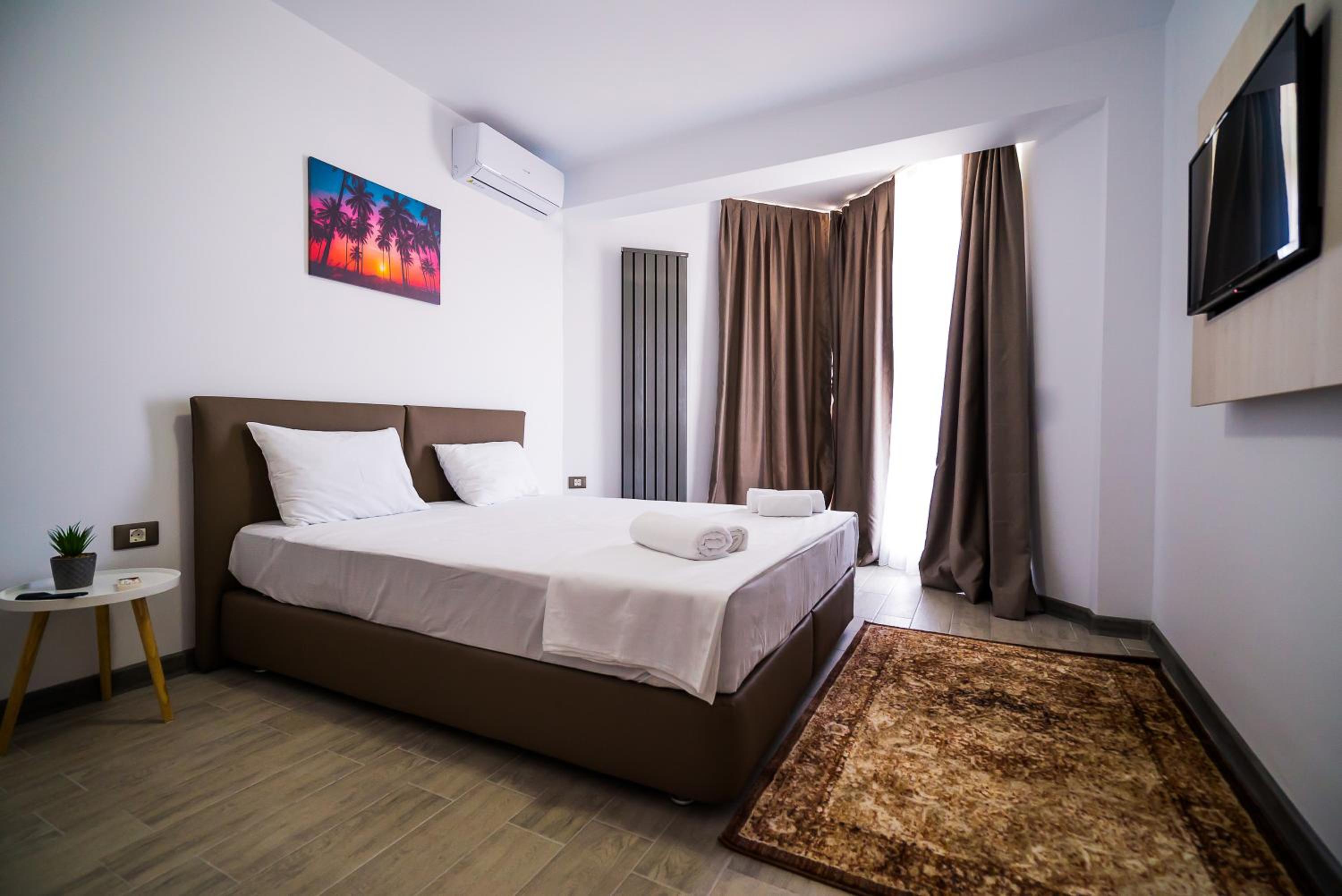 One-Bedroom Apartment - Photo 1