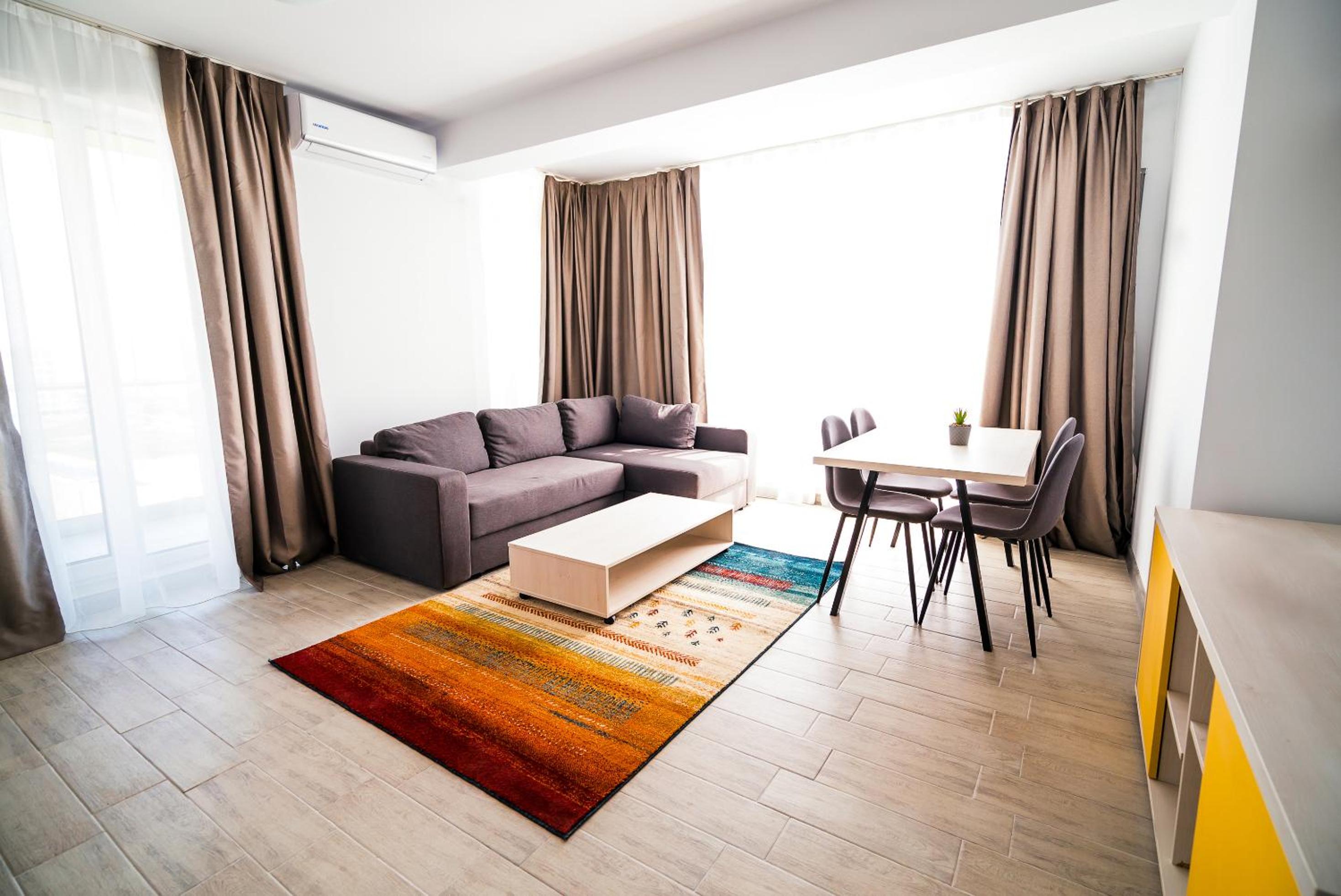 One-Bedroom Apartment - Photo 2