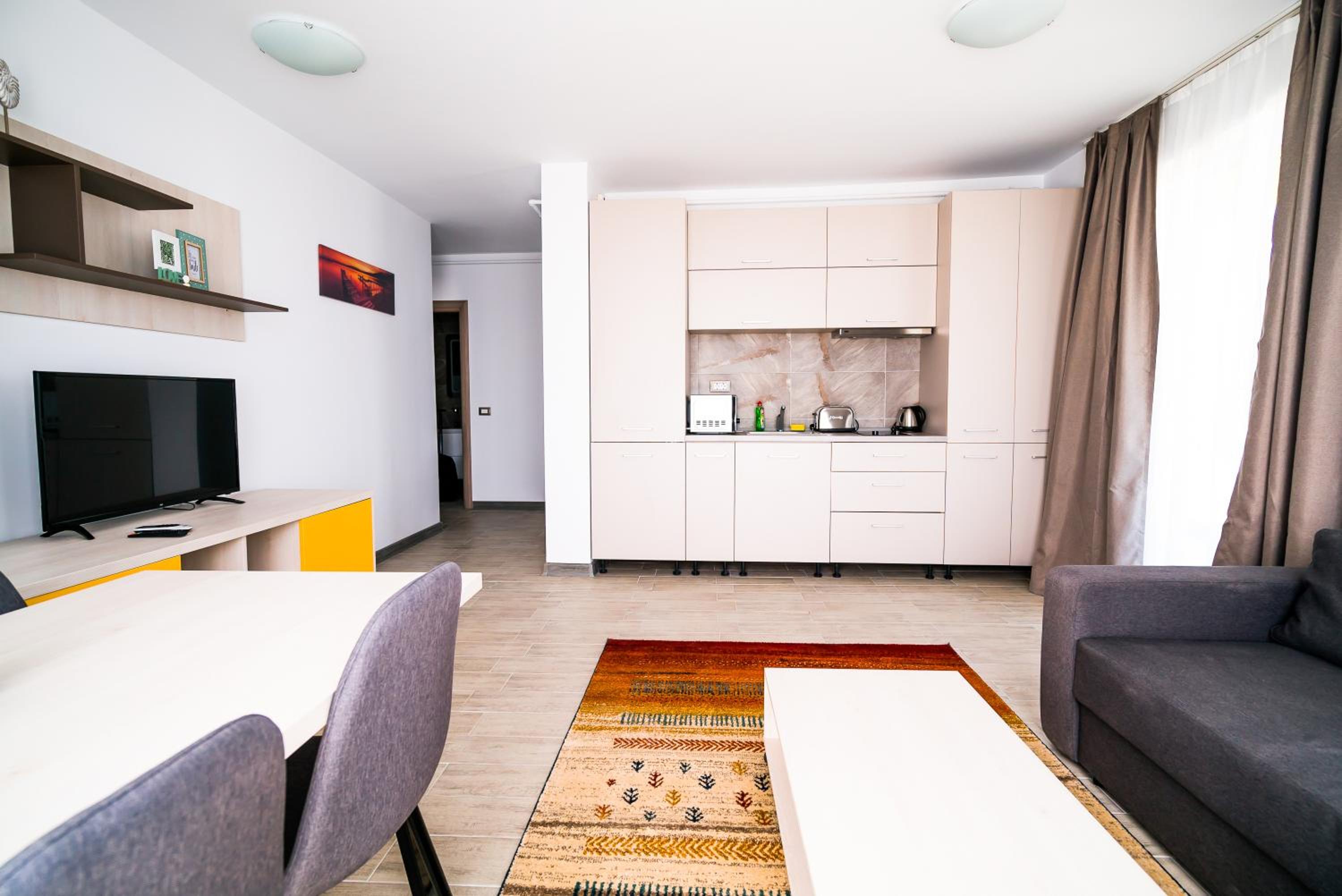 One-Bedroom Apartment - Photo 3