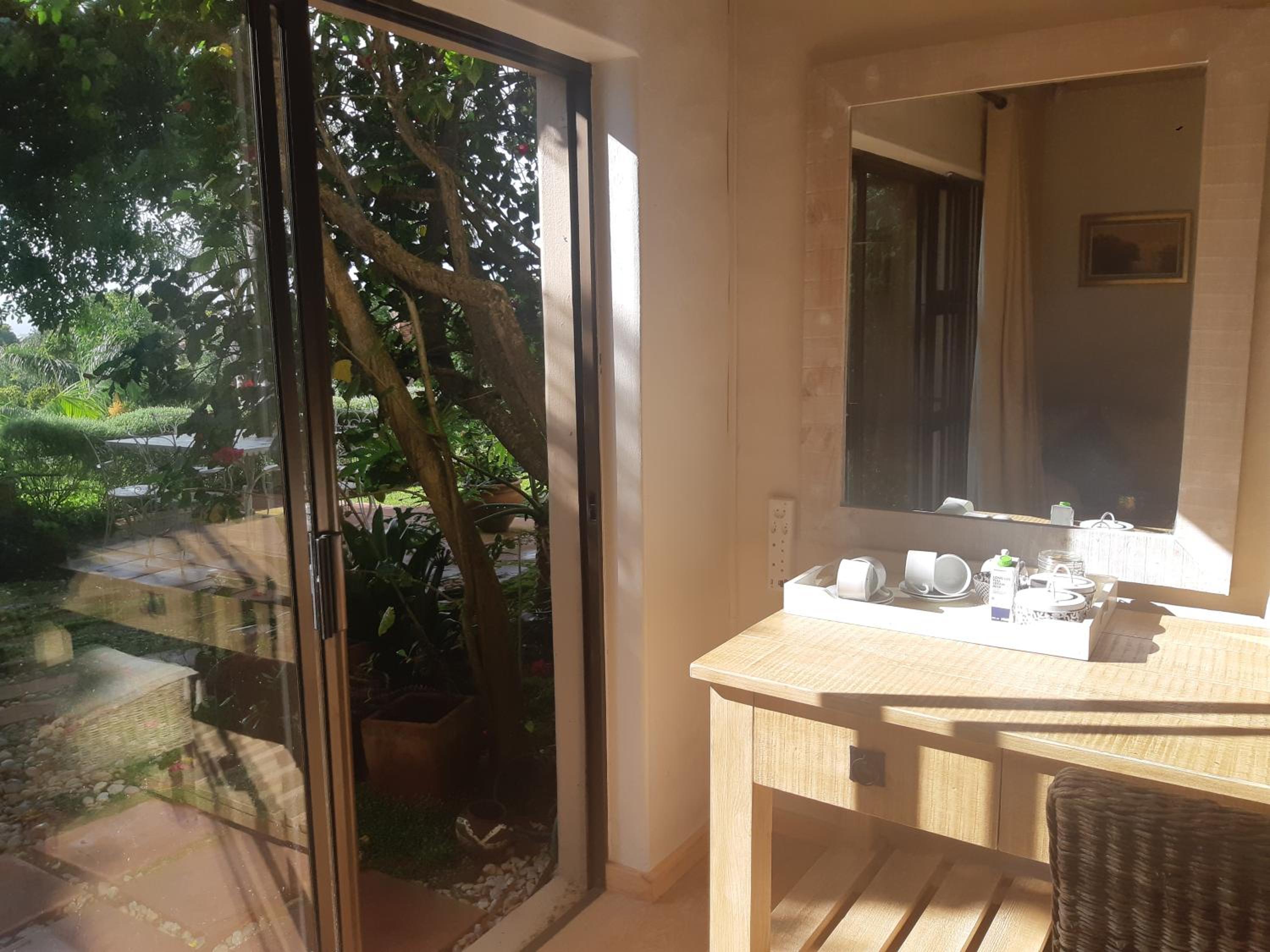 Family Room with Garden View photo 2