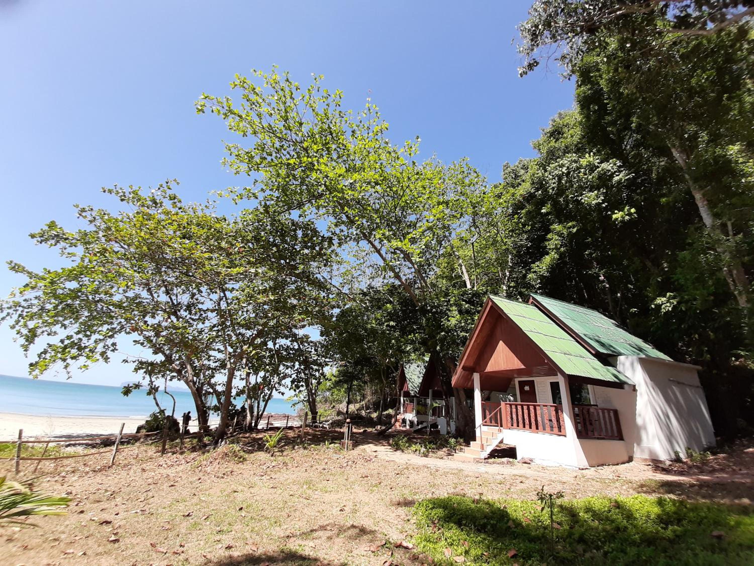 Deluxe Twin Room with Sea View photo 2