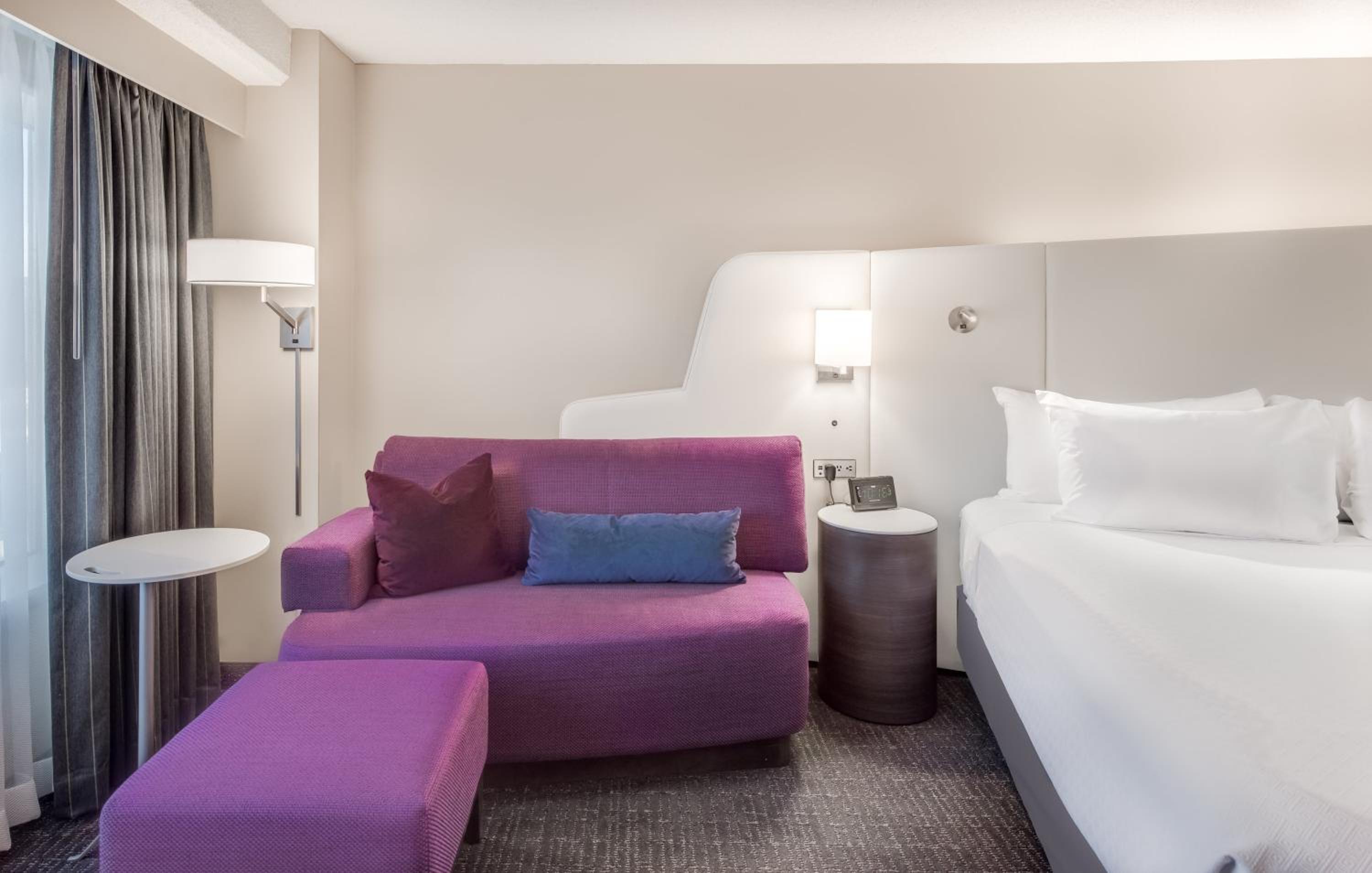 Standard King Room - Photo 11