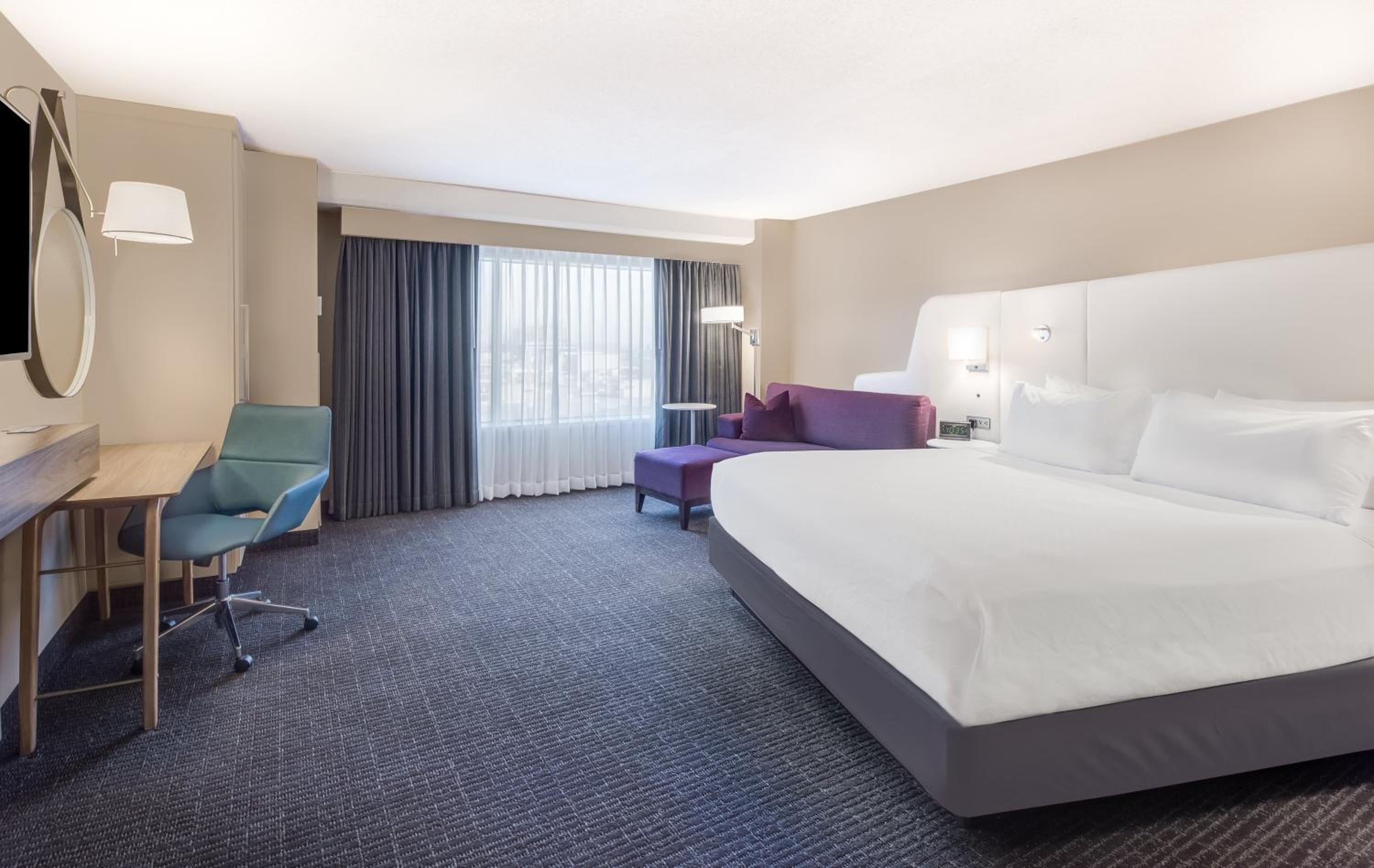 Standard King Room - Photo 10
