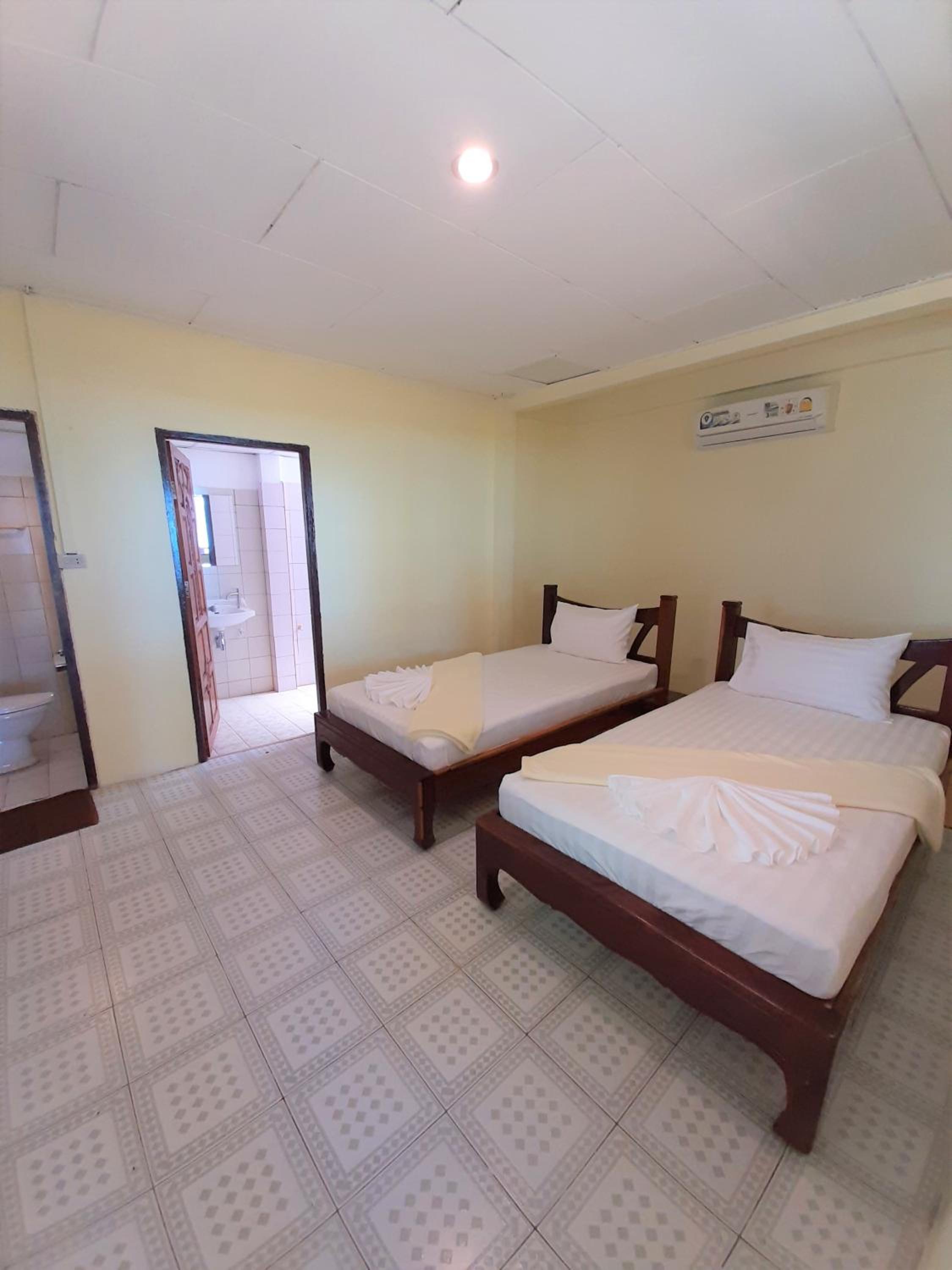 Deluxe Twin Room with Sea View photo 1