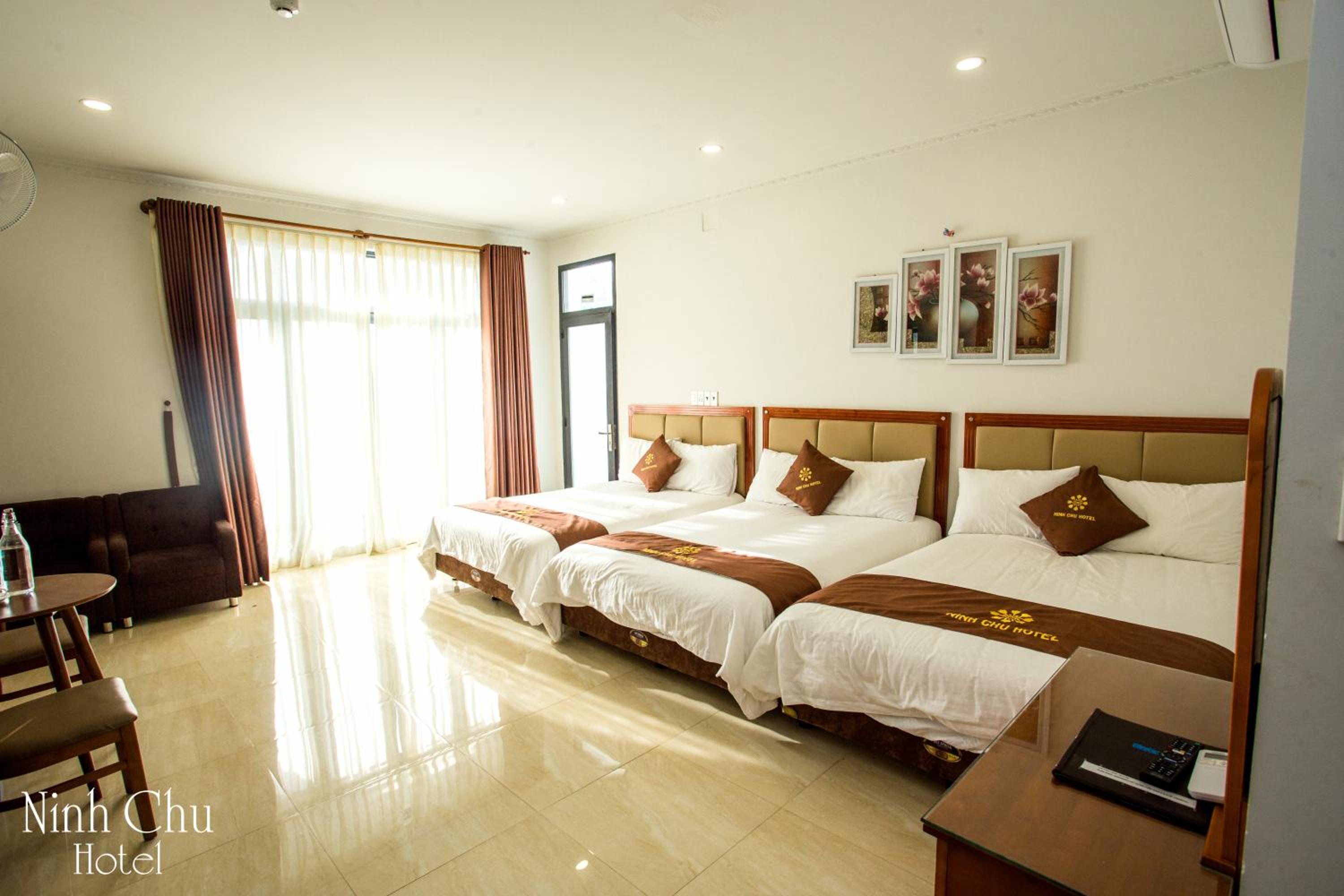 Deluxe Family Room photo 1