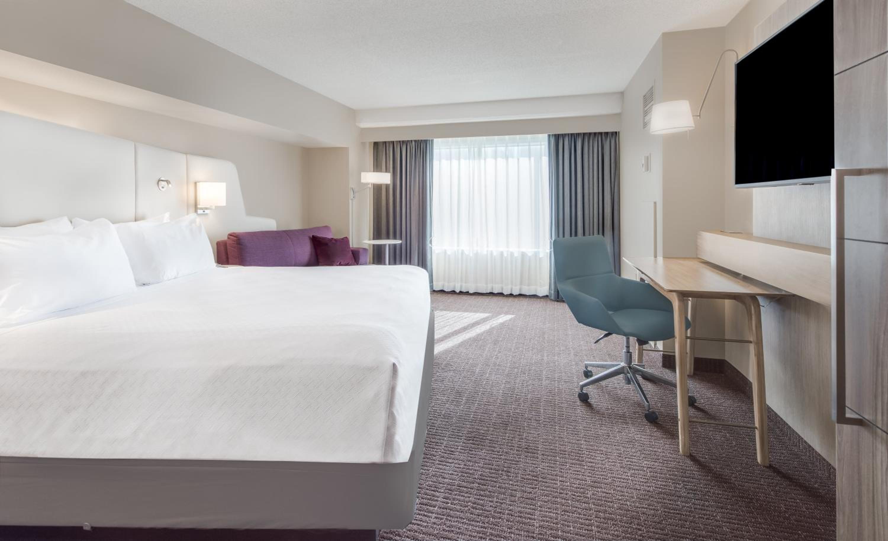 Standard King Room - Photo 15