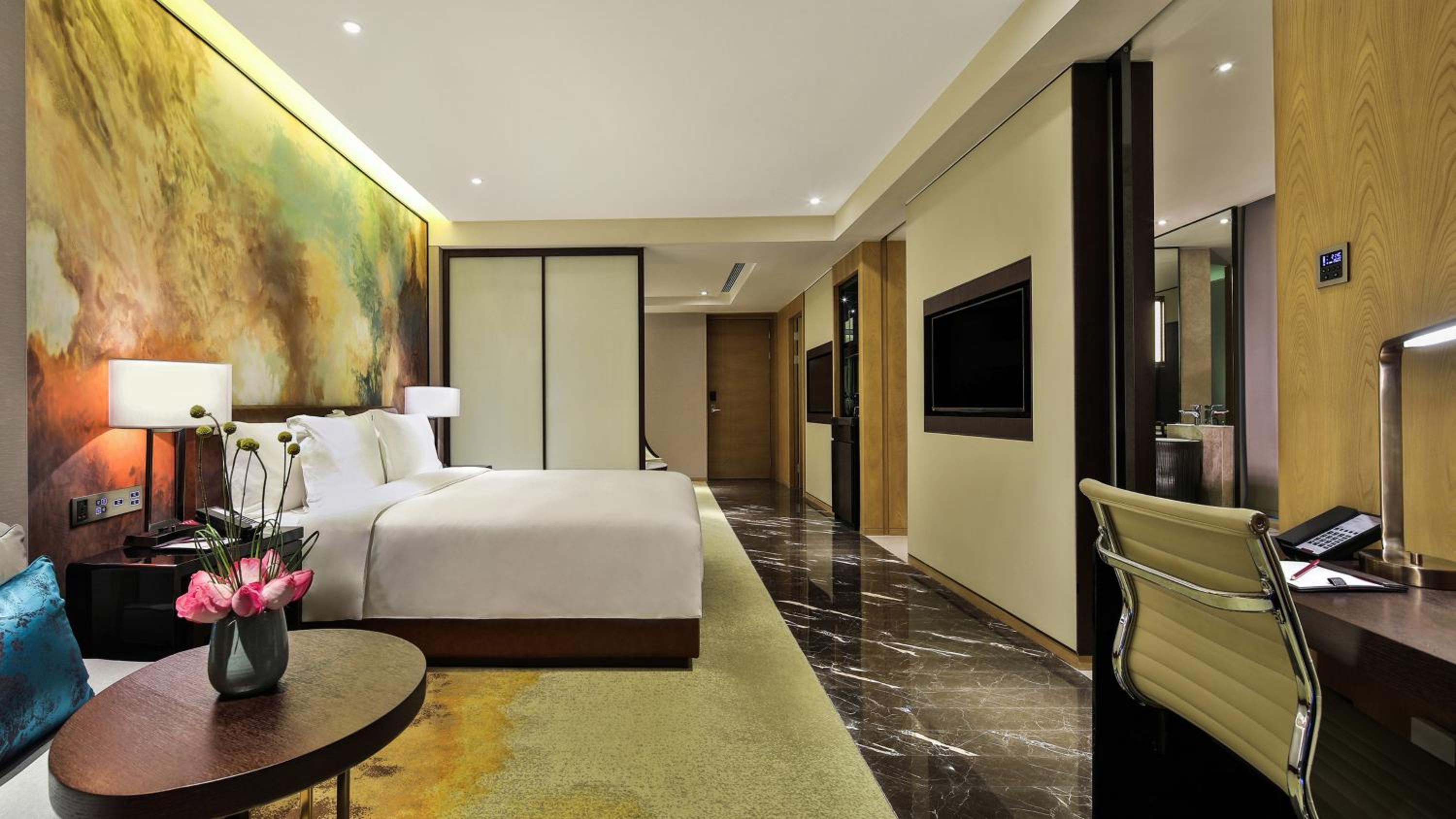Junior King Suite photo 3