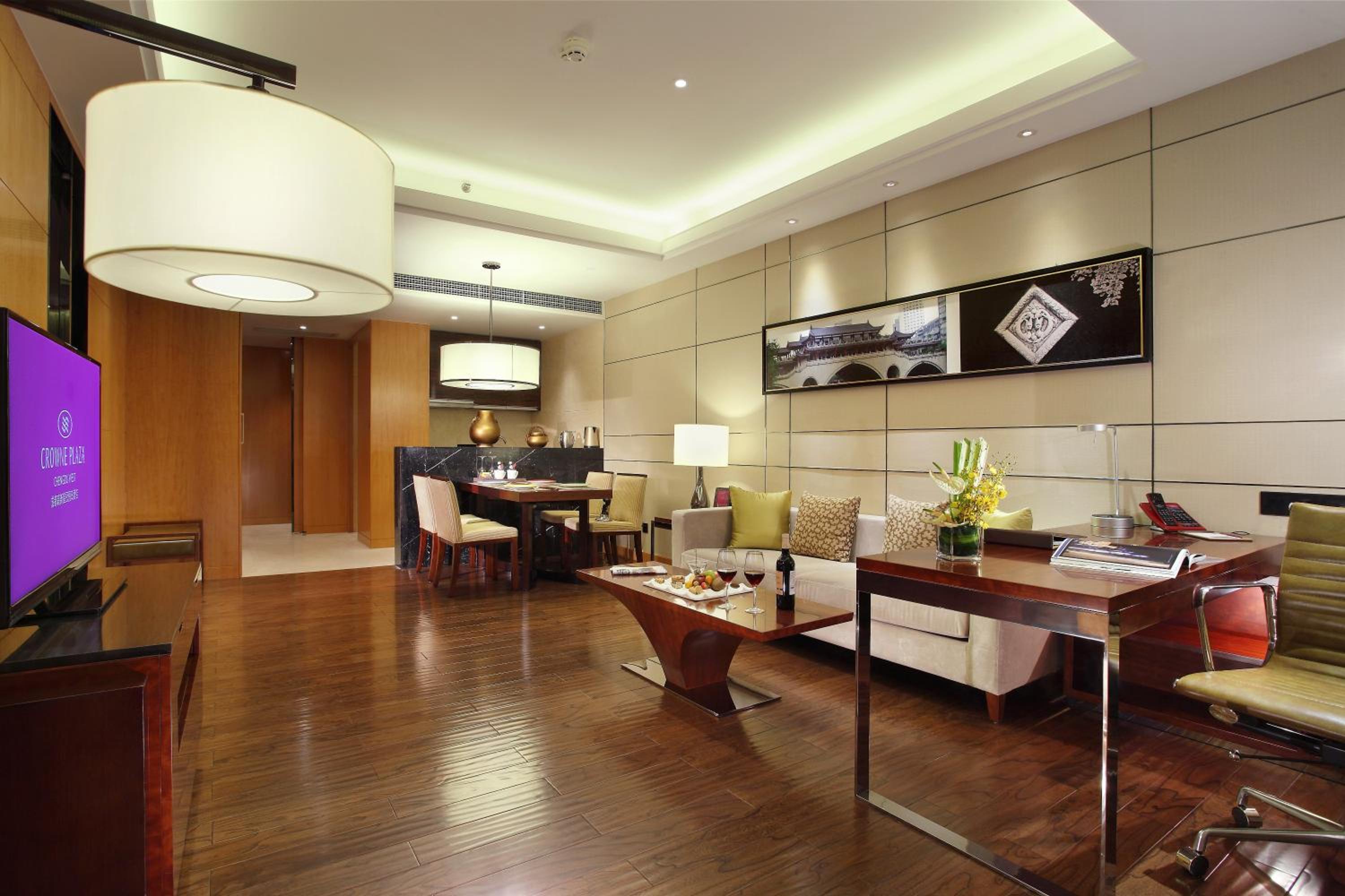 One-Bedroom Suite photo 3