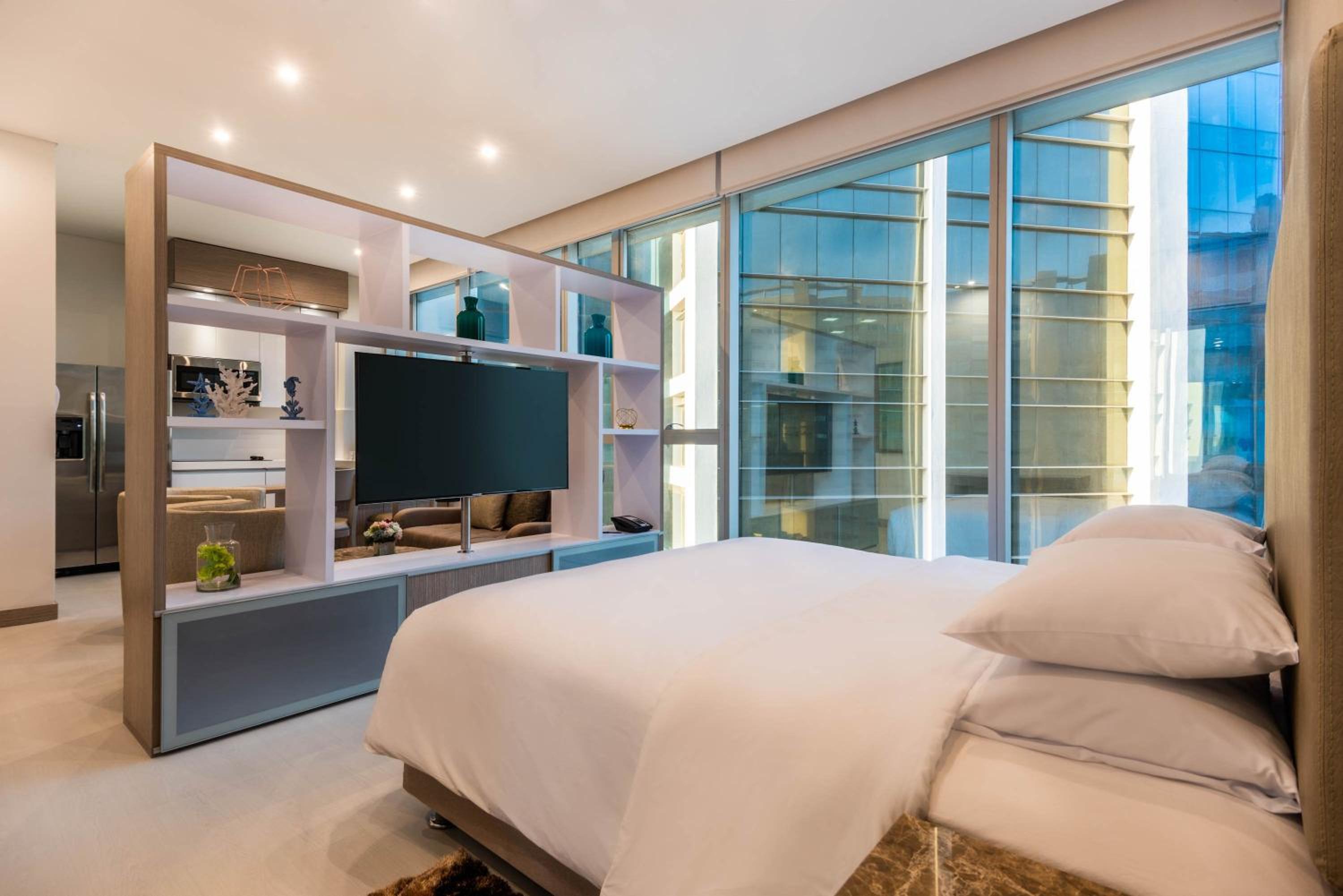 One-Bedroom Worklife Suite - Non-Smoking