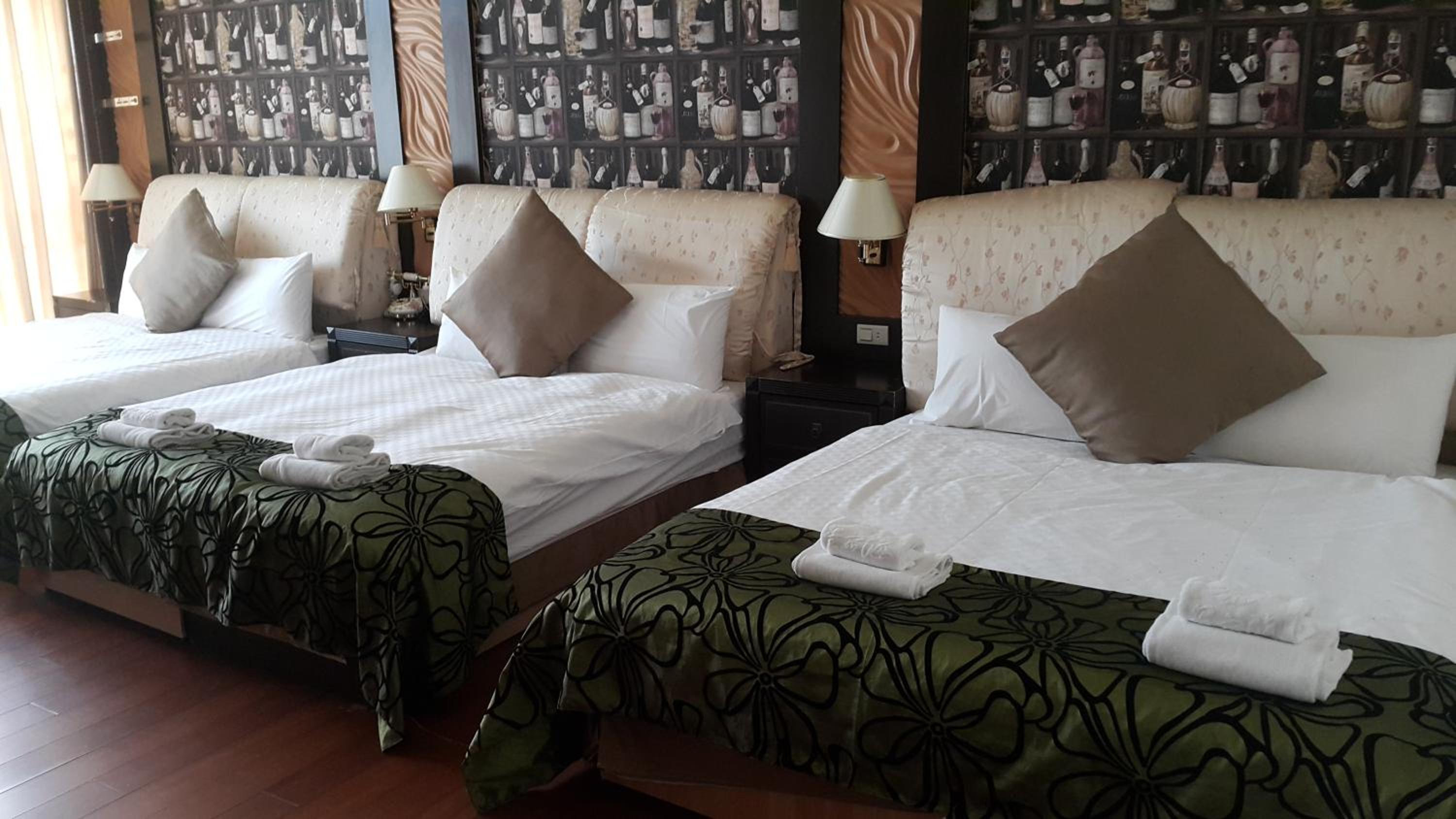 Deluxe Family Suite photo 3