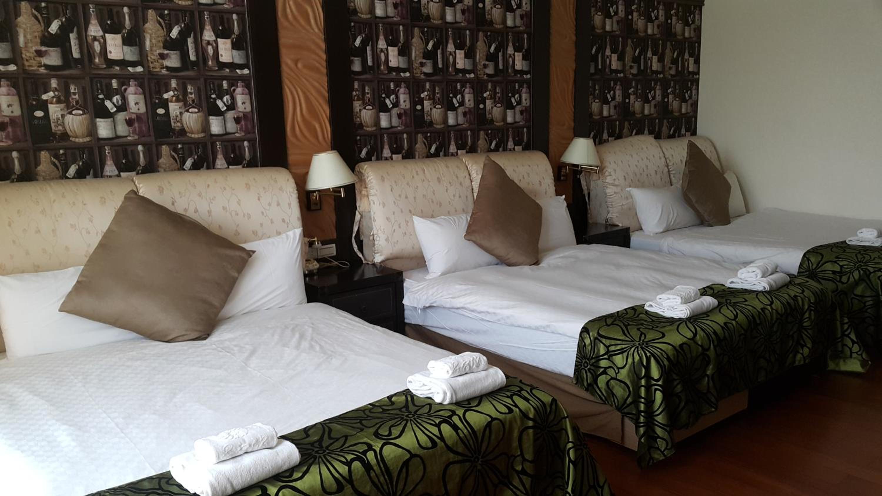 Deluxe Family Suite photo 2