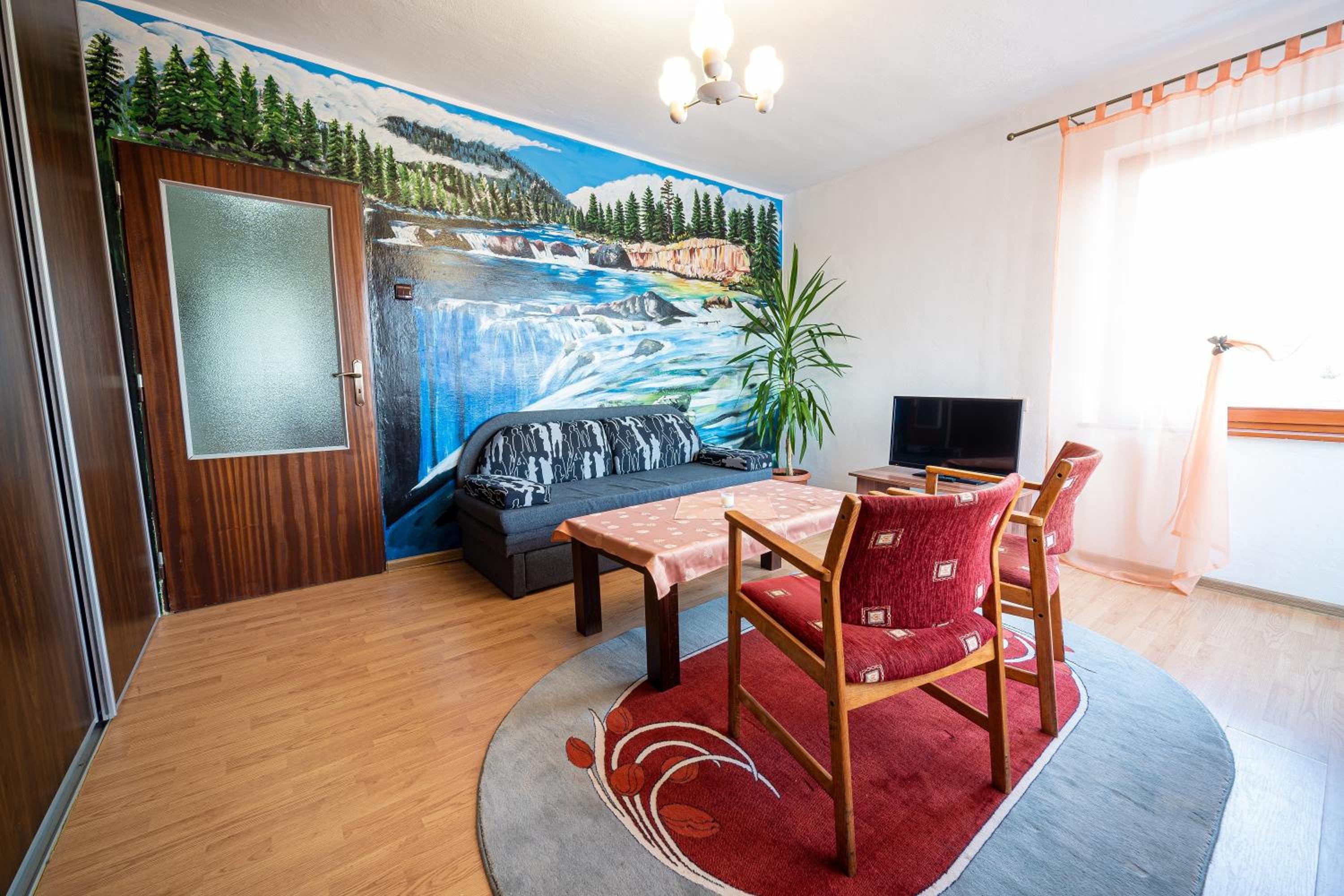 Apartment with Mountain View photo 3